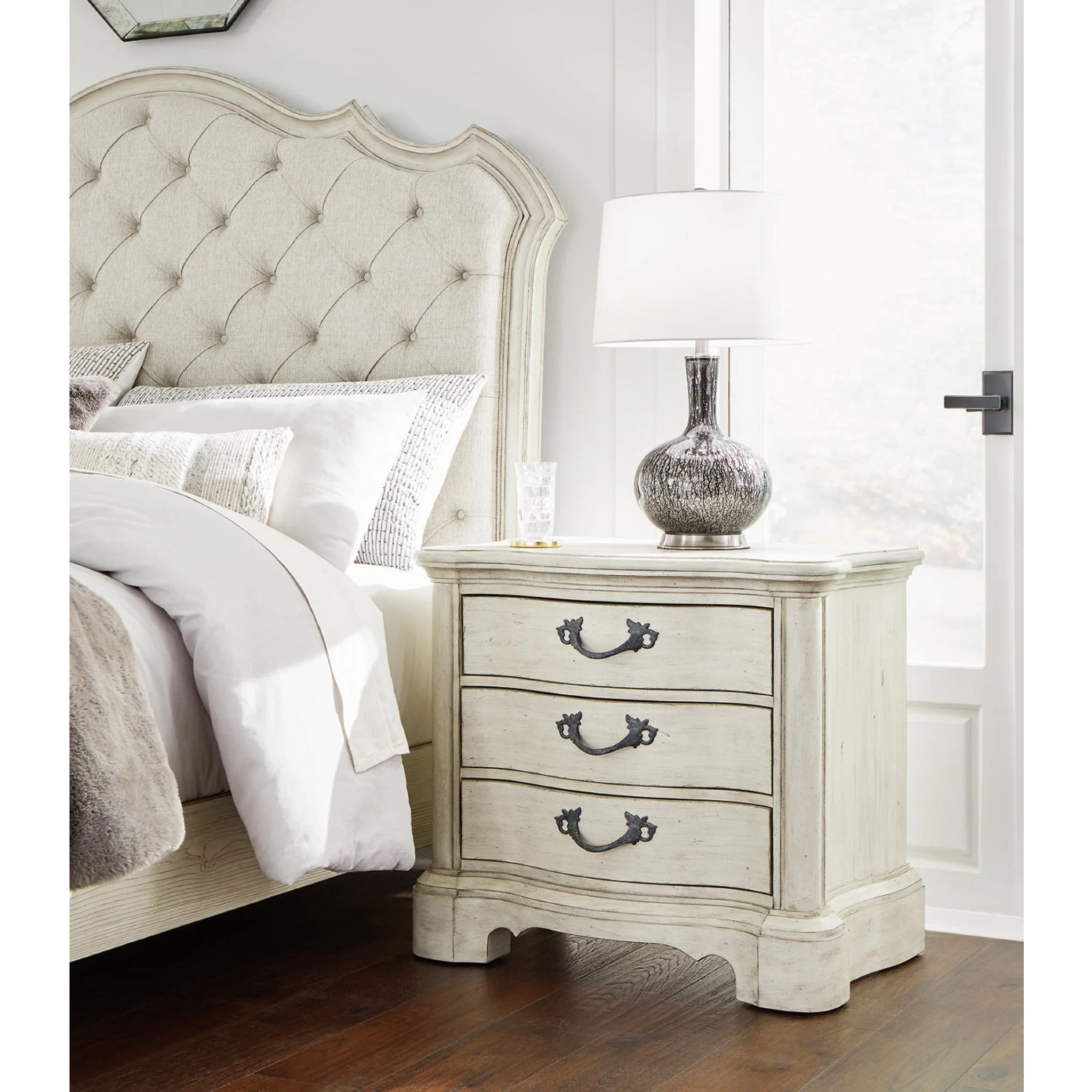 Arlendyne Nightstand - Antique White - Image 9