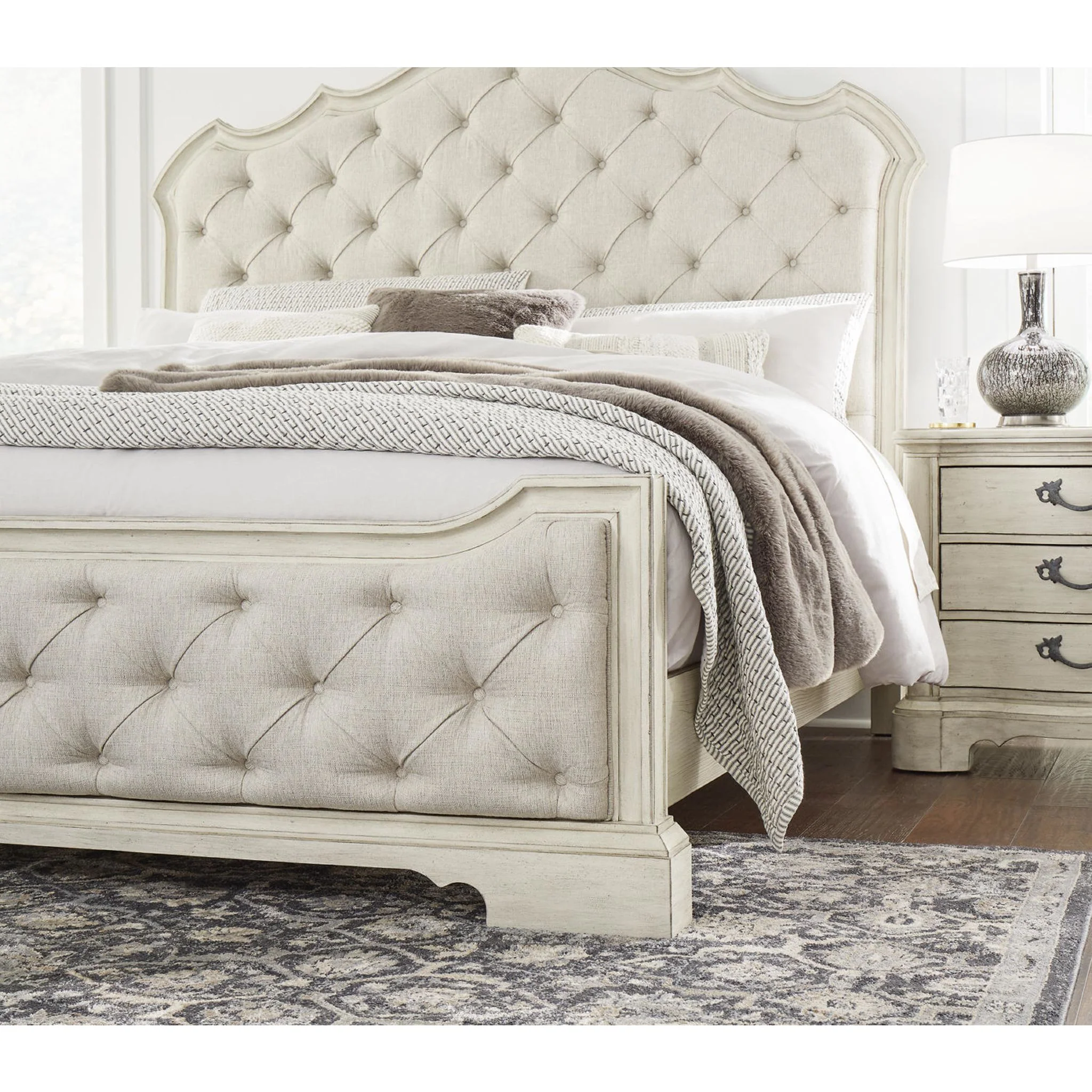 Arlendyne Upholstered Bed - Antique White - Image 22