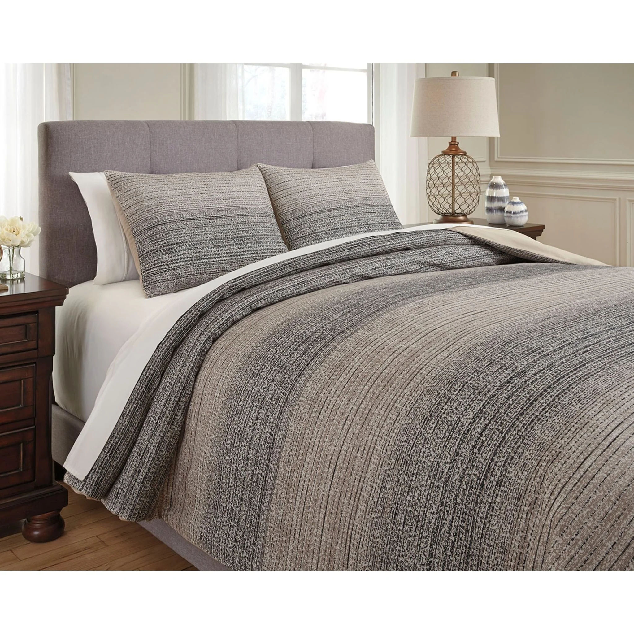 Arturo 3 Piece Duvet Set - Image 4