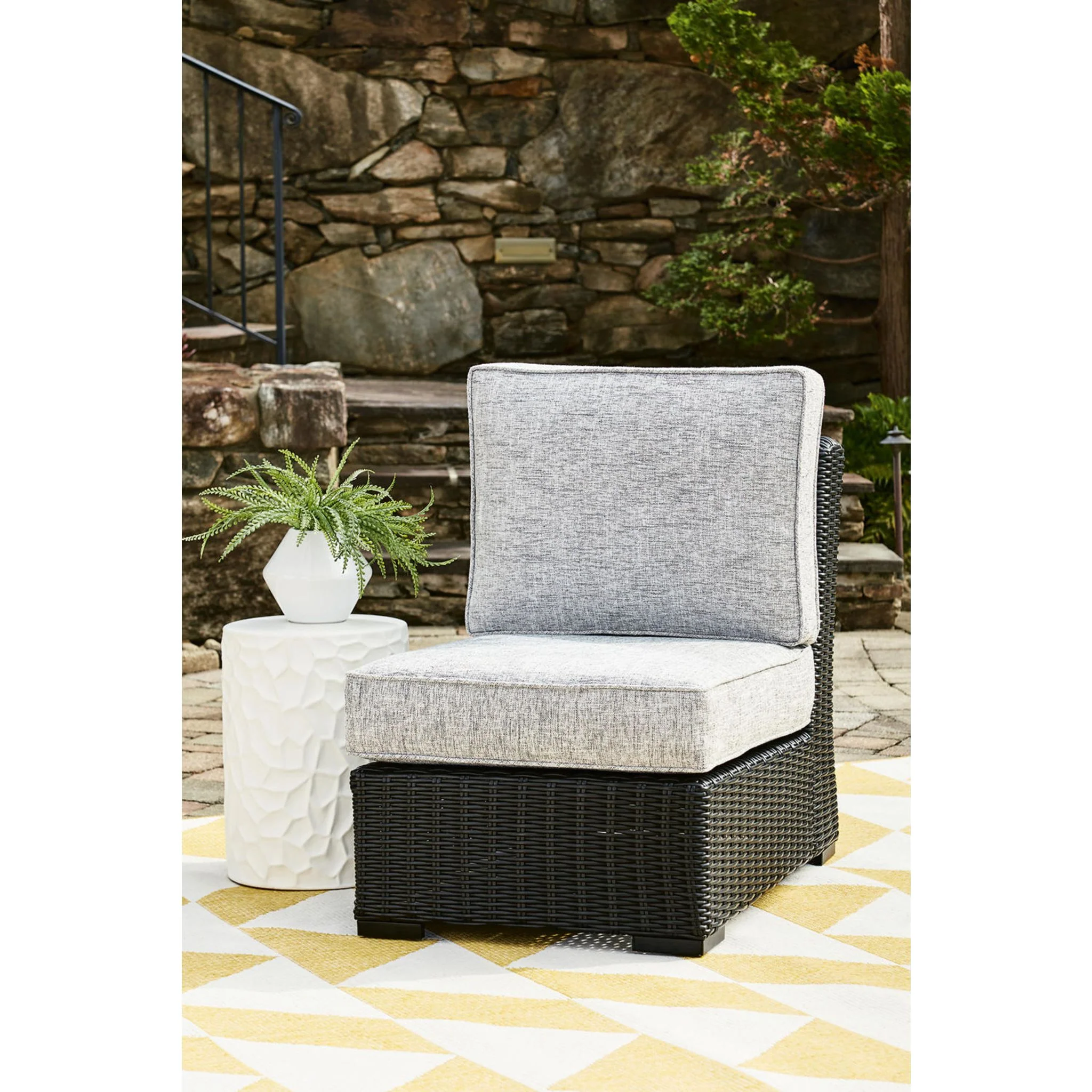 Beachcroft 5-Piece Outdoor Sectional - Black/Light Gray - Image 16