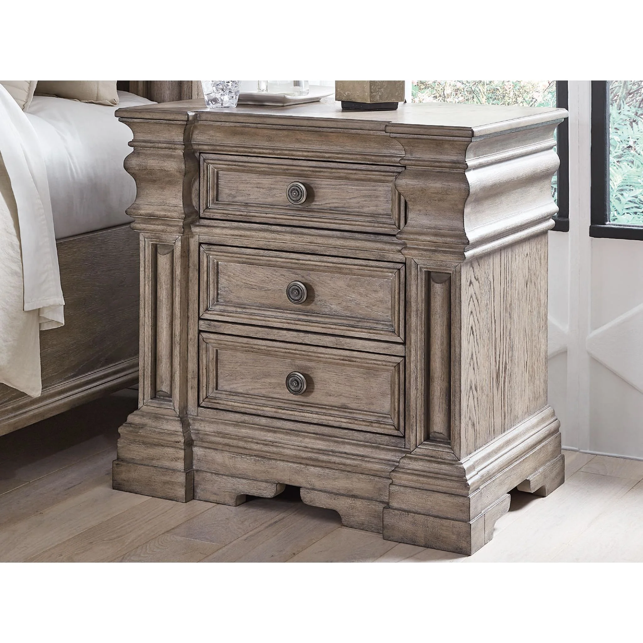 Blairhurst 6 Piece King Panel Bedroom - Light Grayish Brown - Image 10
