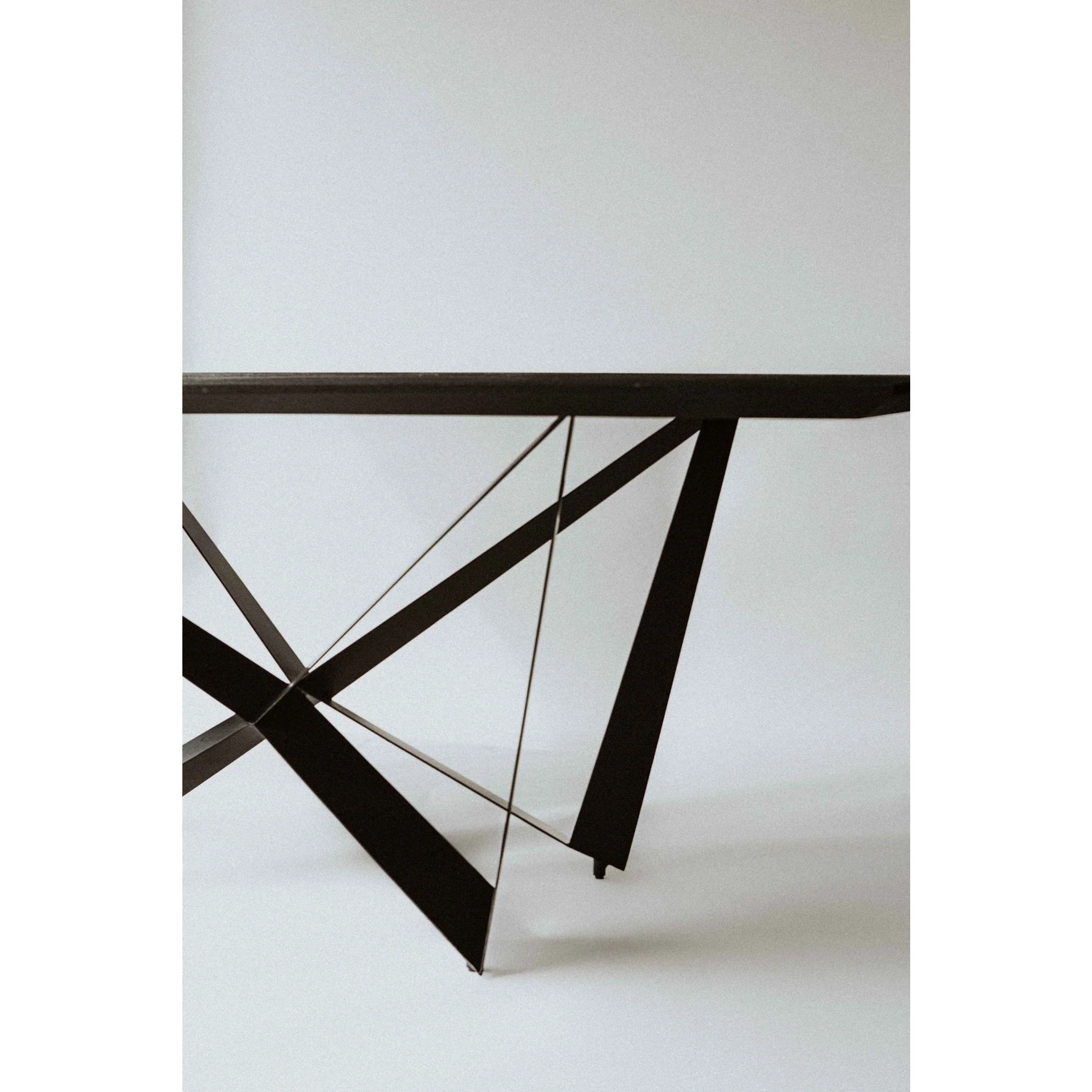 Brolio Dining Table - Charcoal Grey - (1564470K) - Image 4