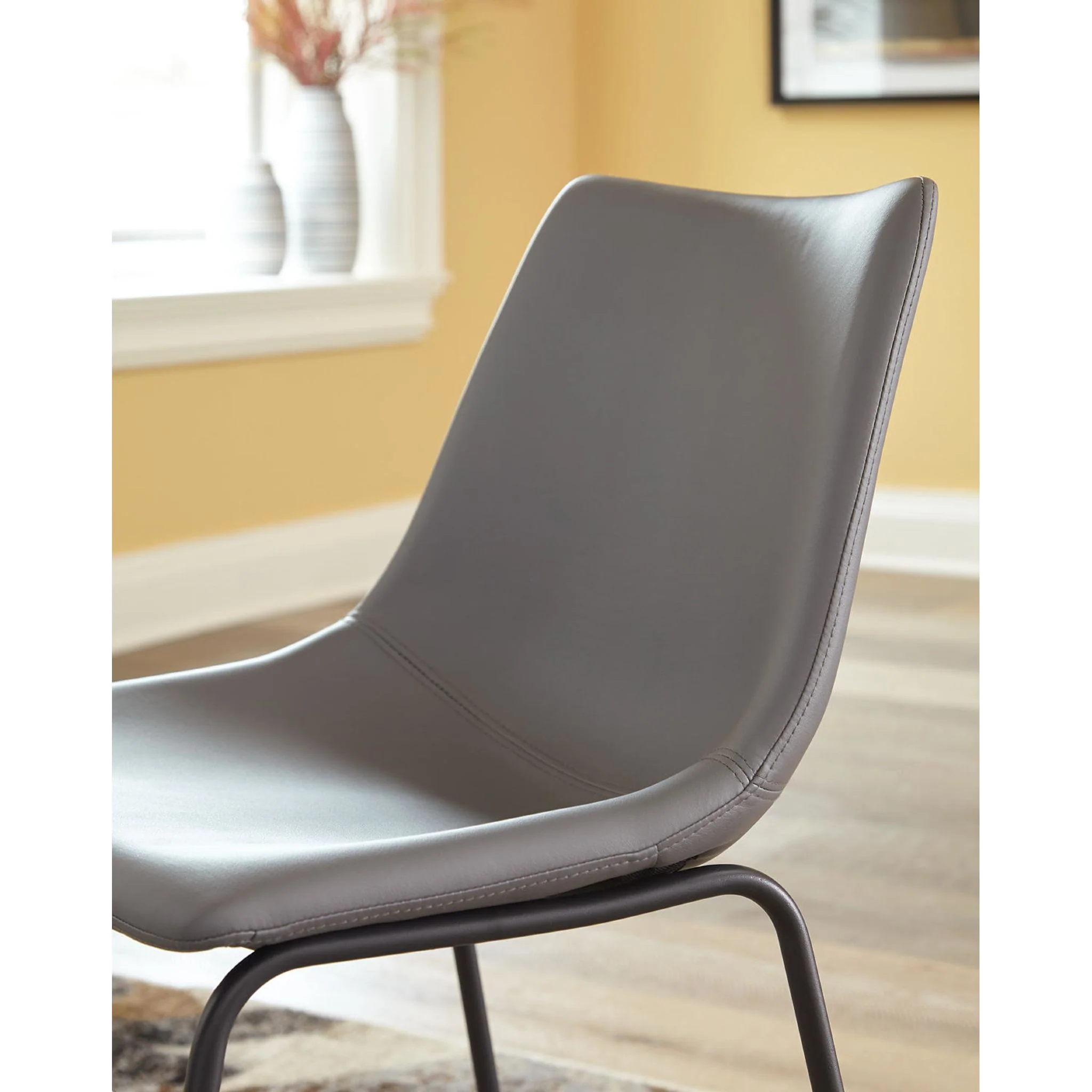 Centiar Dining Set - Image 11