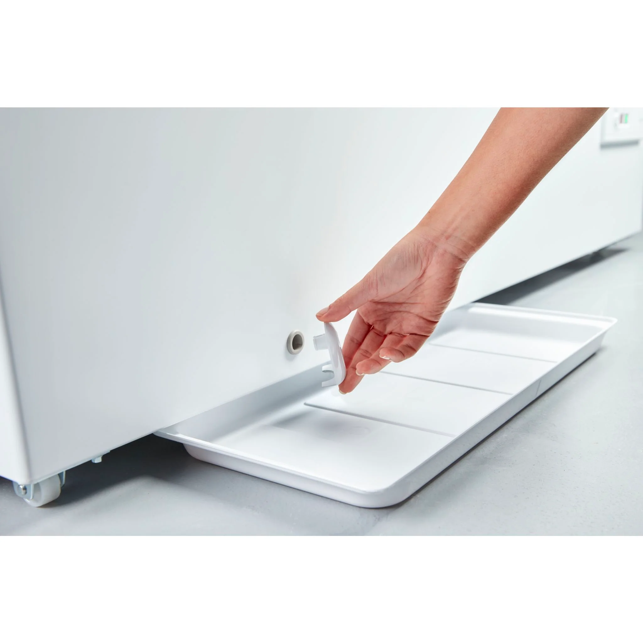 Maytag Garage Ready in Freezer Mode Chest Freezer - 16 cu. ft. -White (MZC5216LW) - Image 7