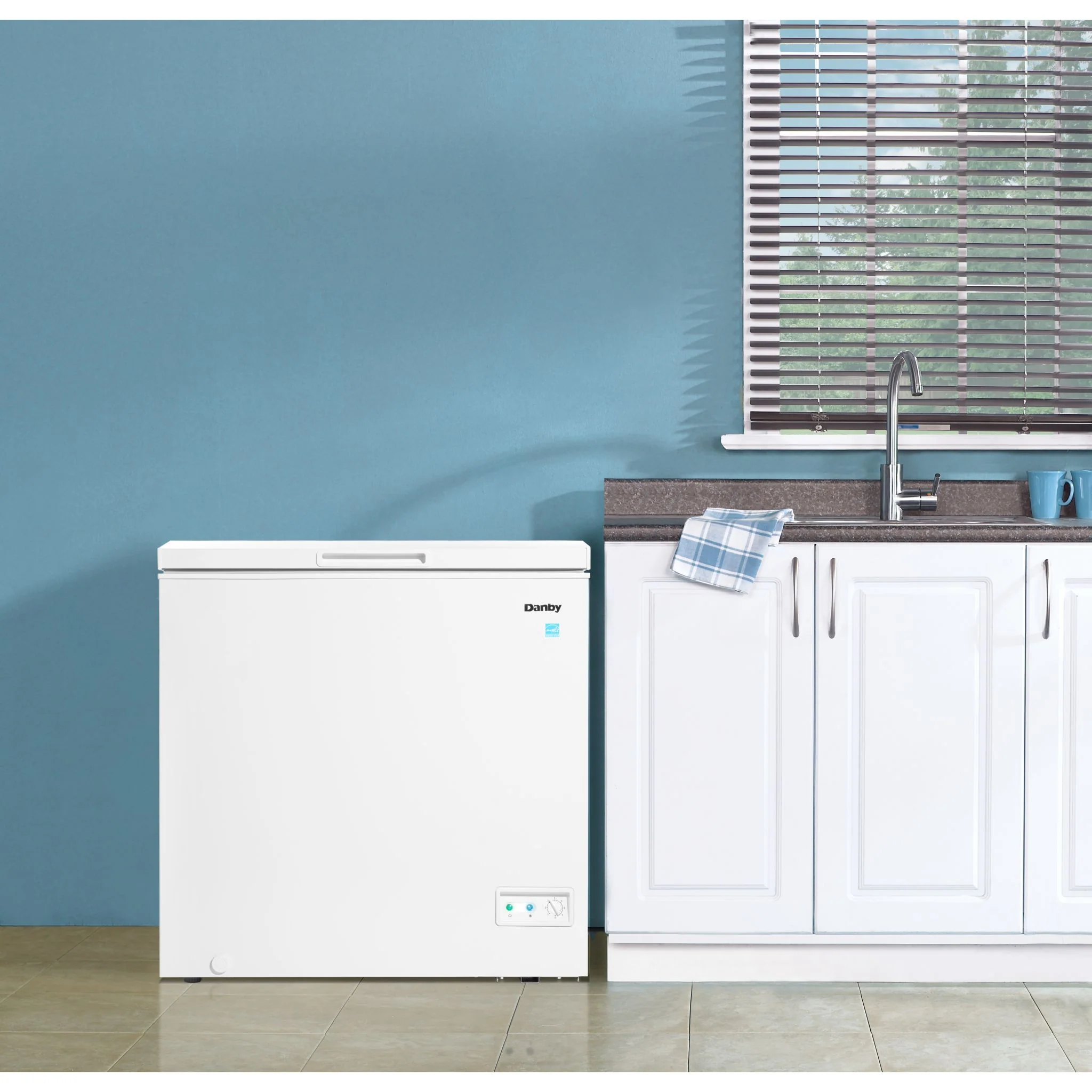 Danby 7.0 cu. ft. Square Model Chest Freezer -White (DCF070A5WDB) - Image 25