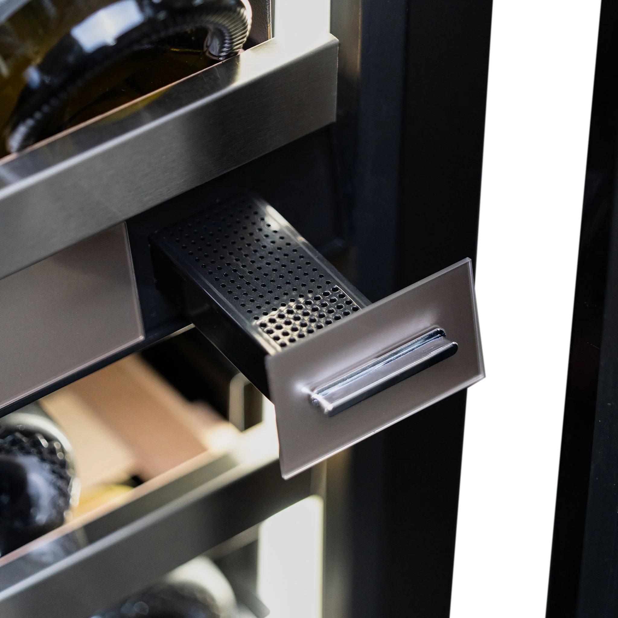 Silhouette Pro Gen 3 – 24? Built-in Wine Cellar -Stainless Steel (SPRWC052D3SS) - Image 10