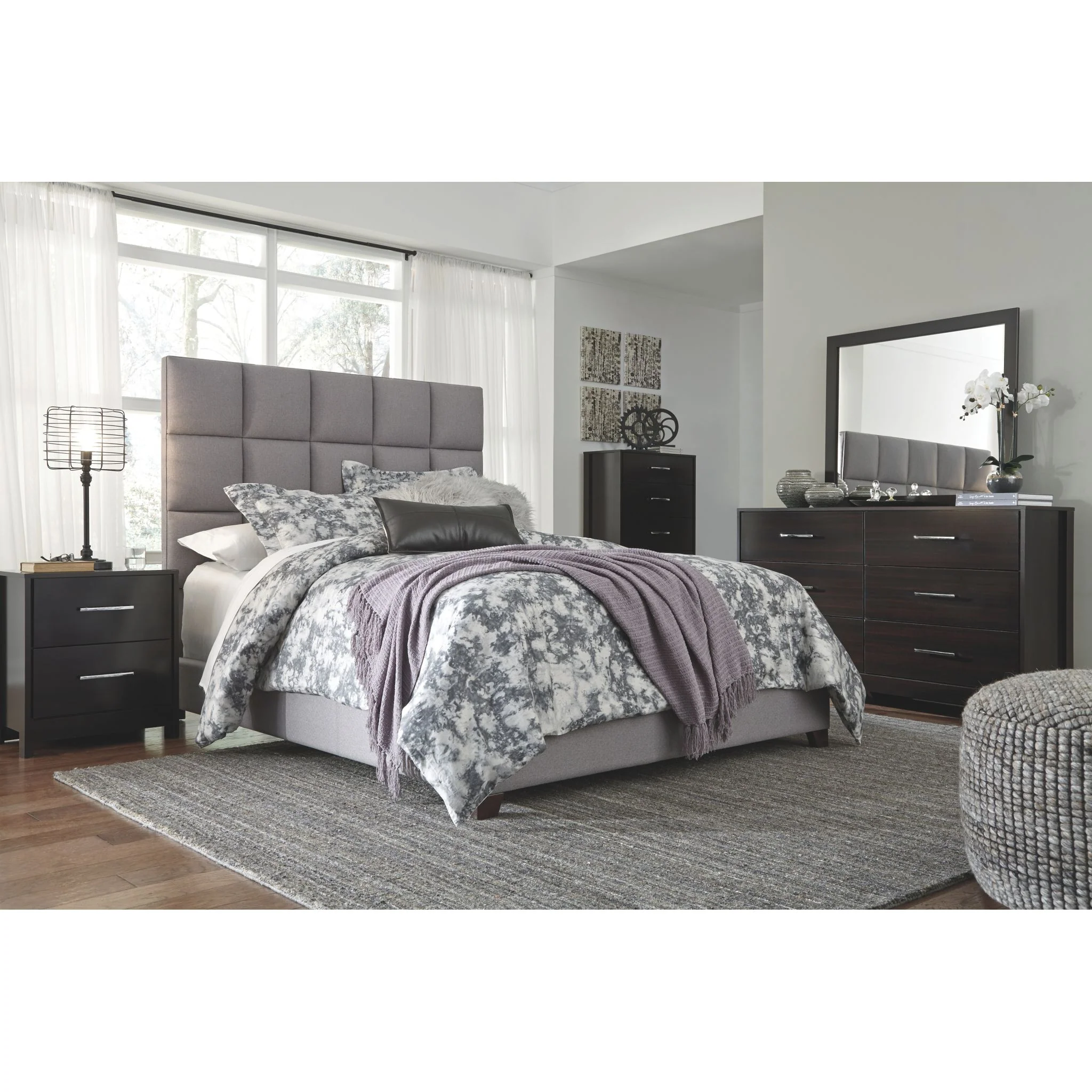 Dolante Queen Upholstered Bed - Gray - Image 3