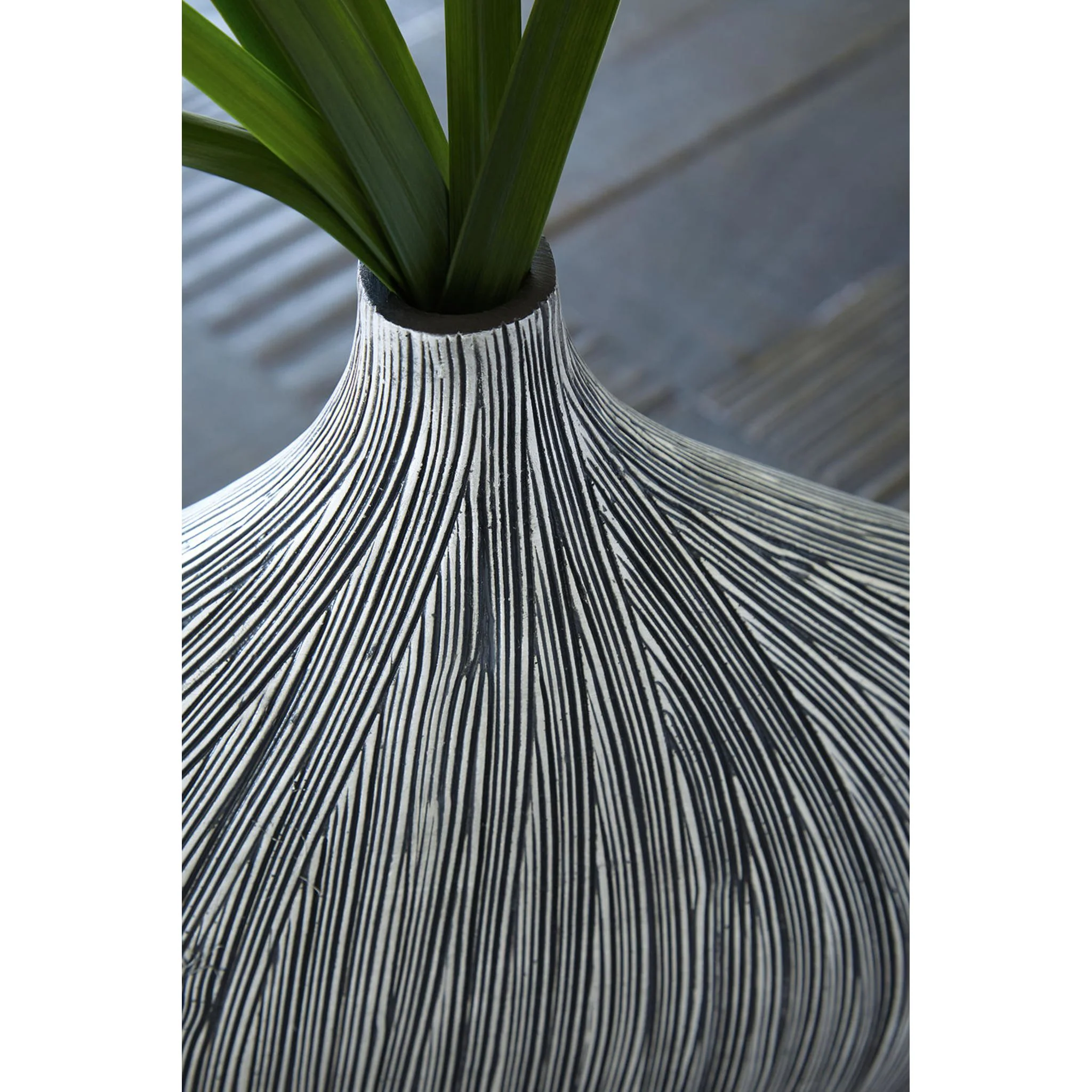 Donya Vase - Image 7