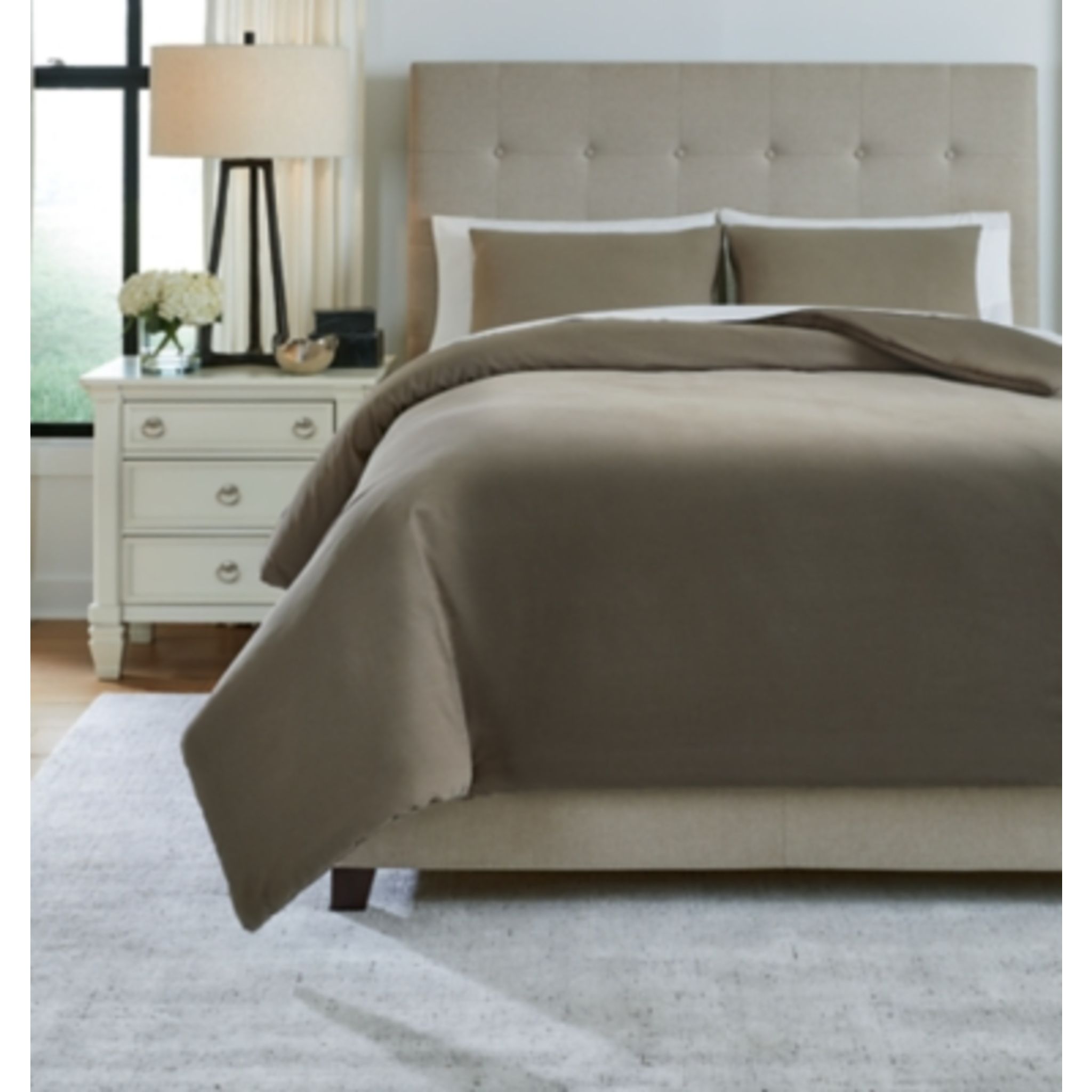 Eilena Queen Comforter Set - Image 2
