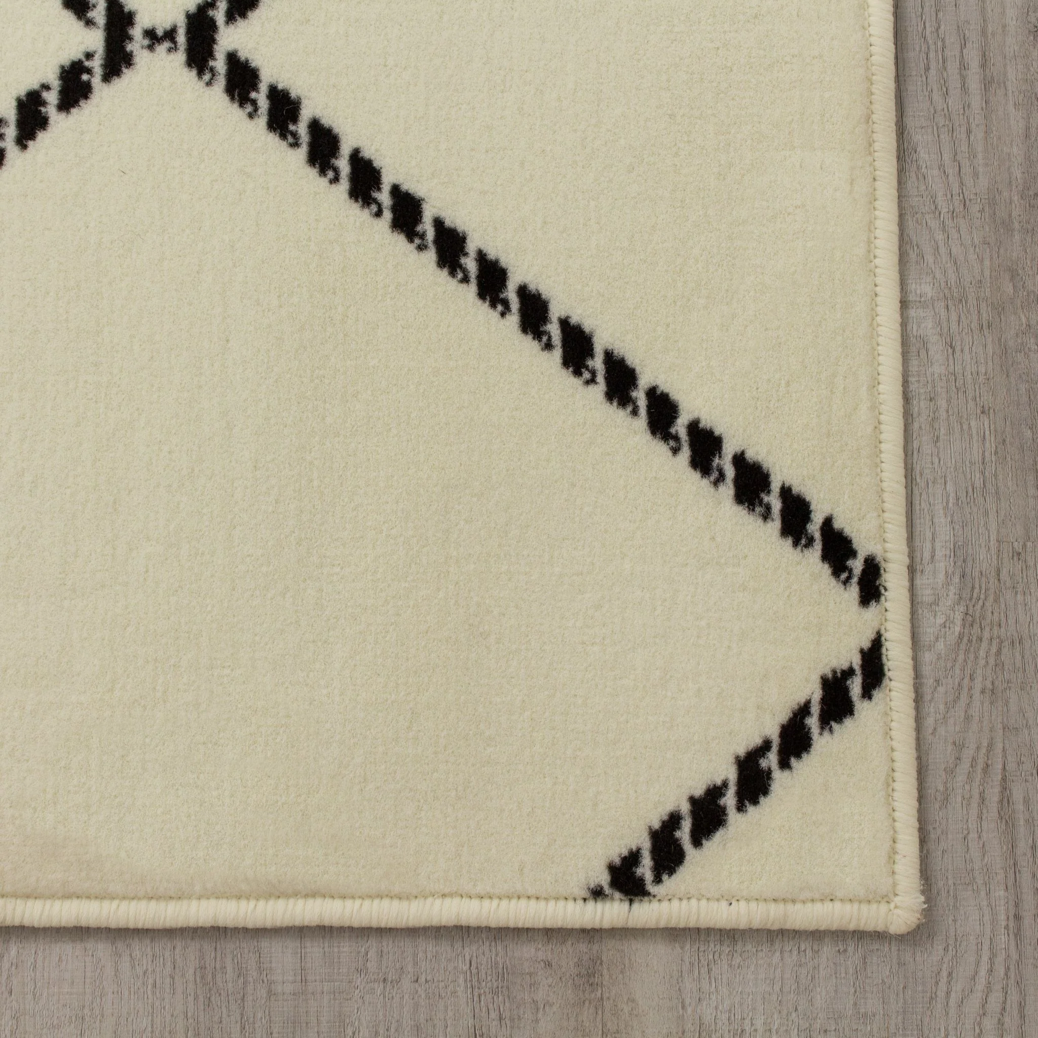 Faira Lattice Area Rug - 5'x8' - Image 3