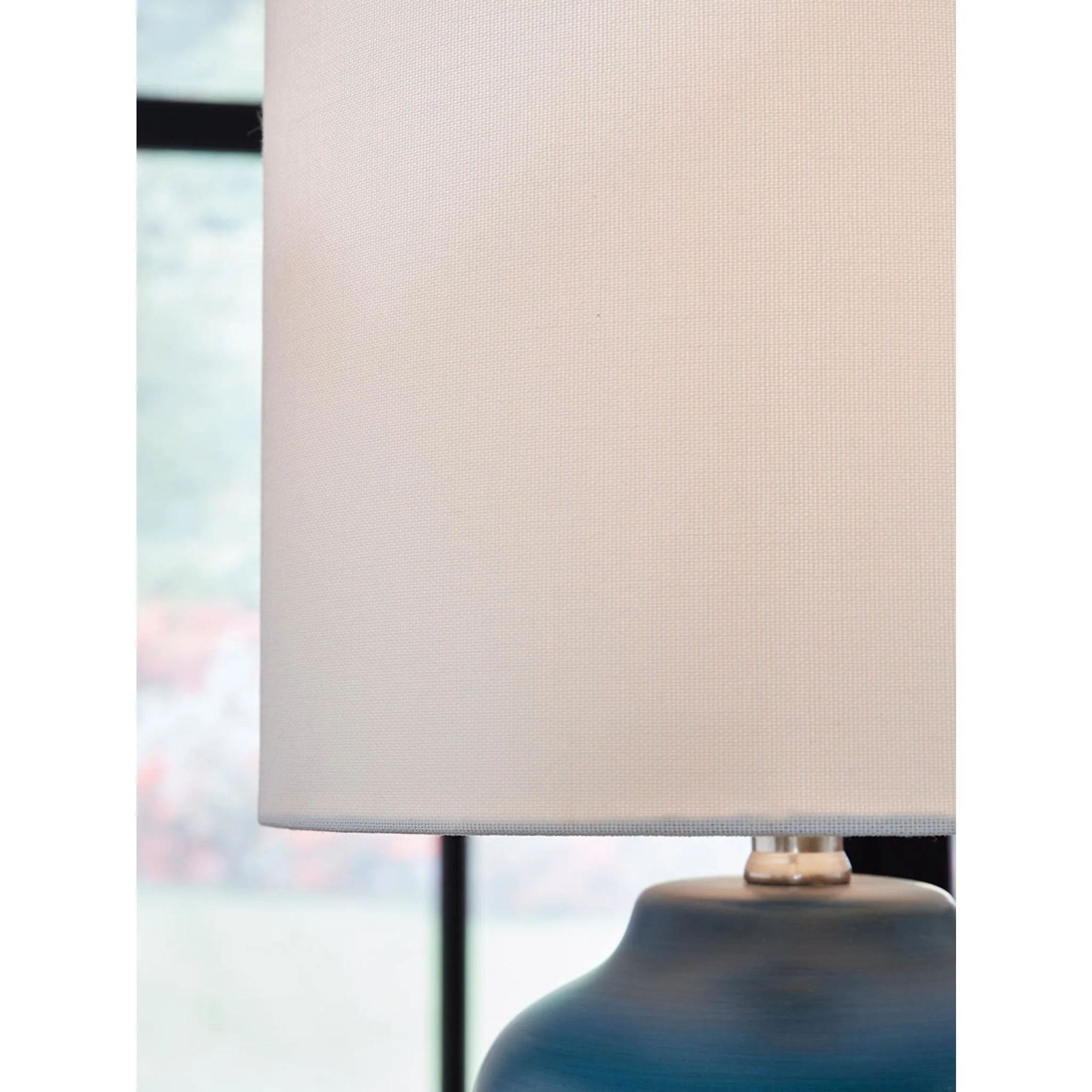 Gierburg Table Lamp 17.25" - Image 3