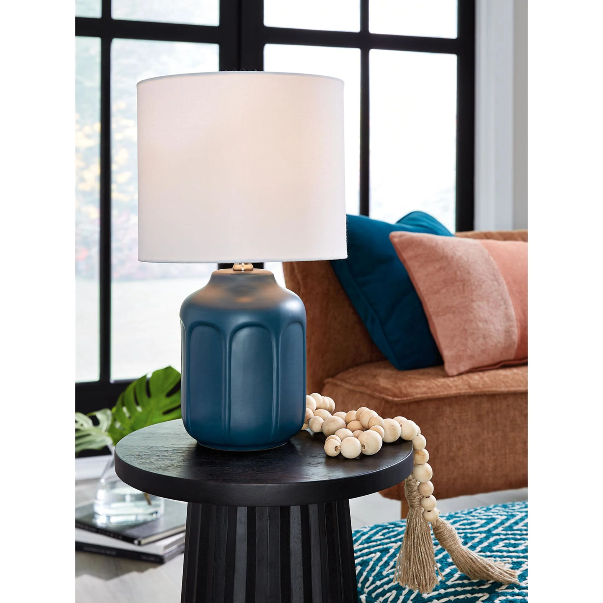 Gierburg Table Lamp 17.25" - Image 4