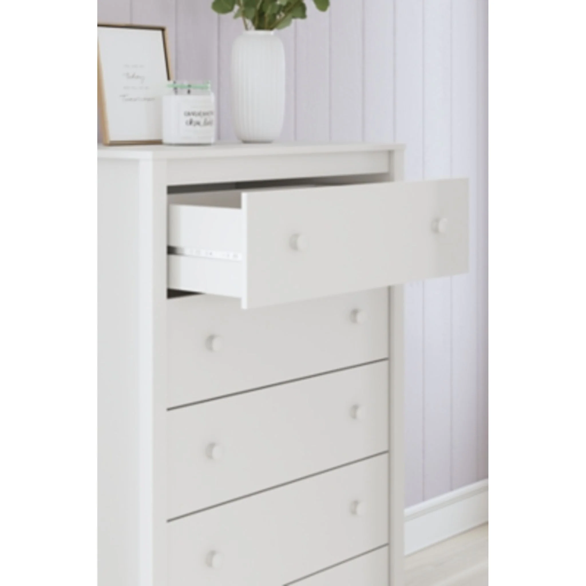 Hallityn Chest - White - Image 6