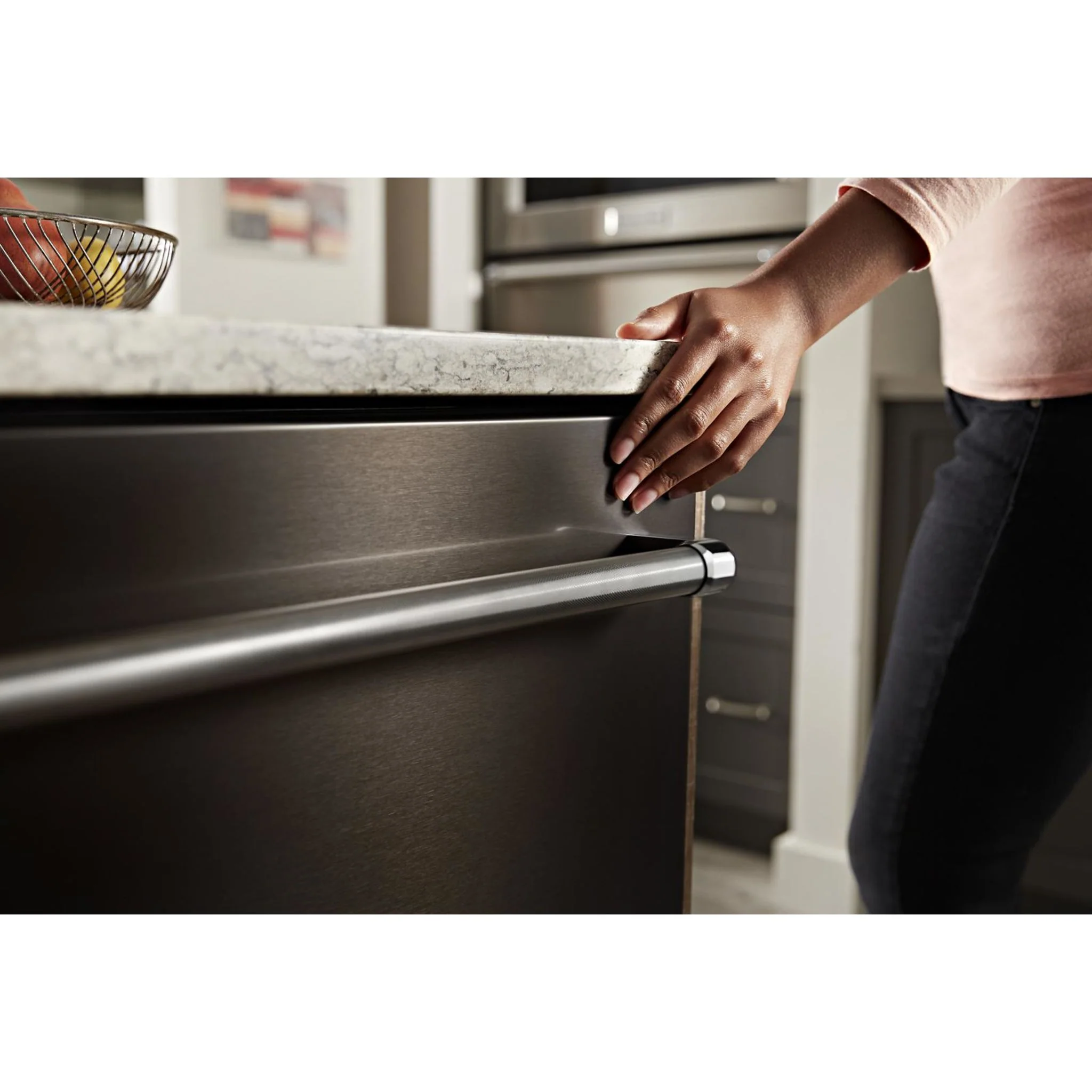 KitchenAid 39 dBA Dishwasher in PrintShield Finish with Third Level Utensil Rack - Black Stainless (KDTE204KBS) - Image 18
