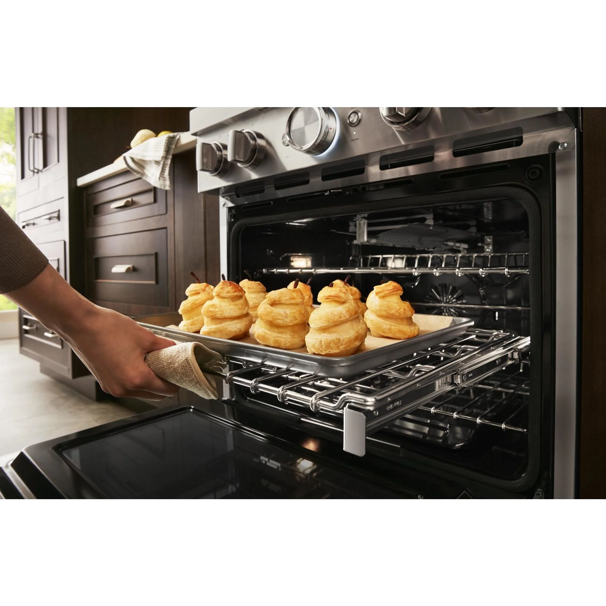 KitchenAid  30'' Smart Commercial-Style Gas Range with 4 Burners - Imperial Black (KFGC500JBK) - Image 20