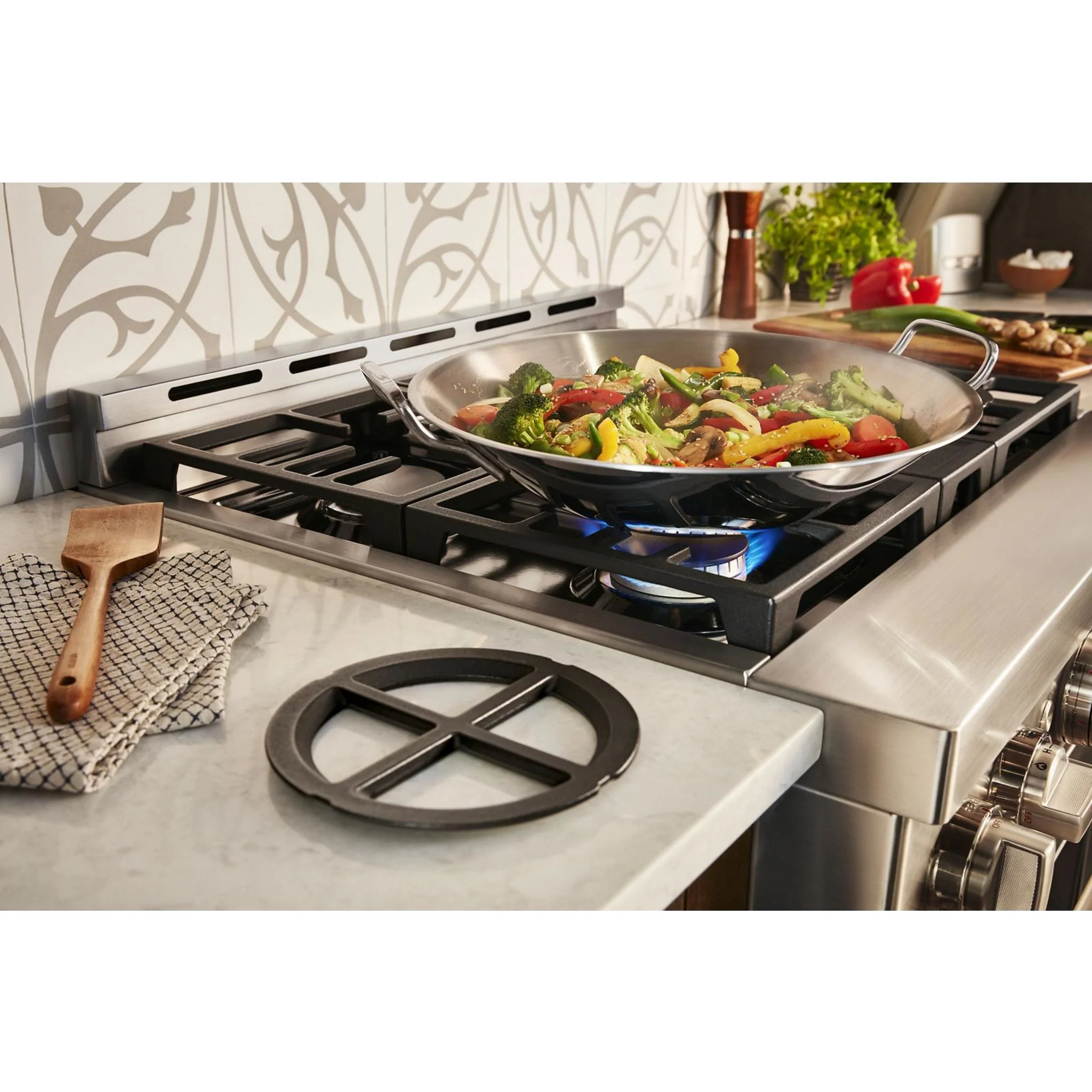 KitchenAid  30'' Smart Commercial-Style Gas Range with 4 Burners - Imperial Black (KFGC500JBK) - Image 46