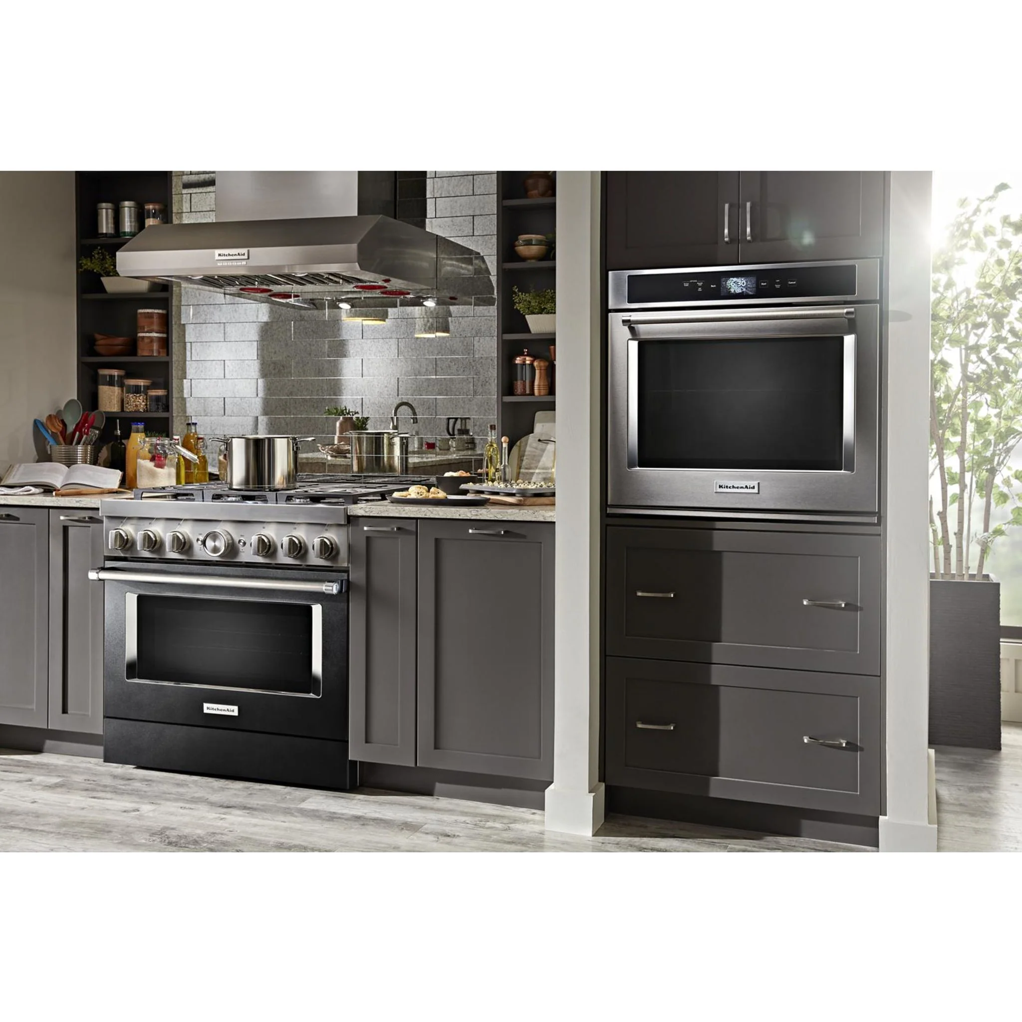 KitchenAid  36'' Smart Commercial-Style Dual Fuel Range with 6 Burners - Imperial Black (KFDC506JBK) - Image 56