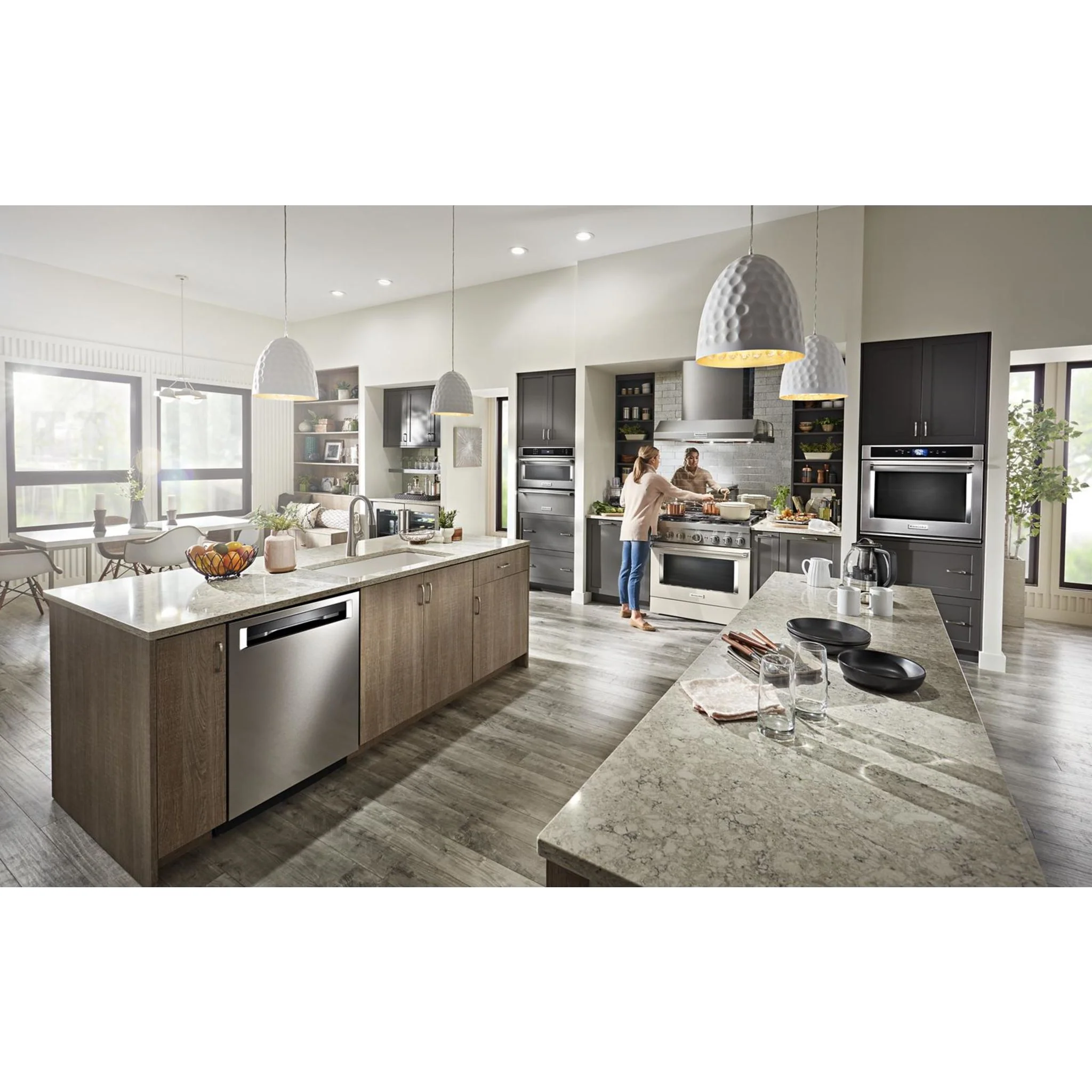 KitchenAid 36'' Smart Commercial-Style Dual Fuel Range with 6 Burners - Milkshake (KFDC506JMH) - Image 58