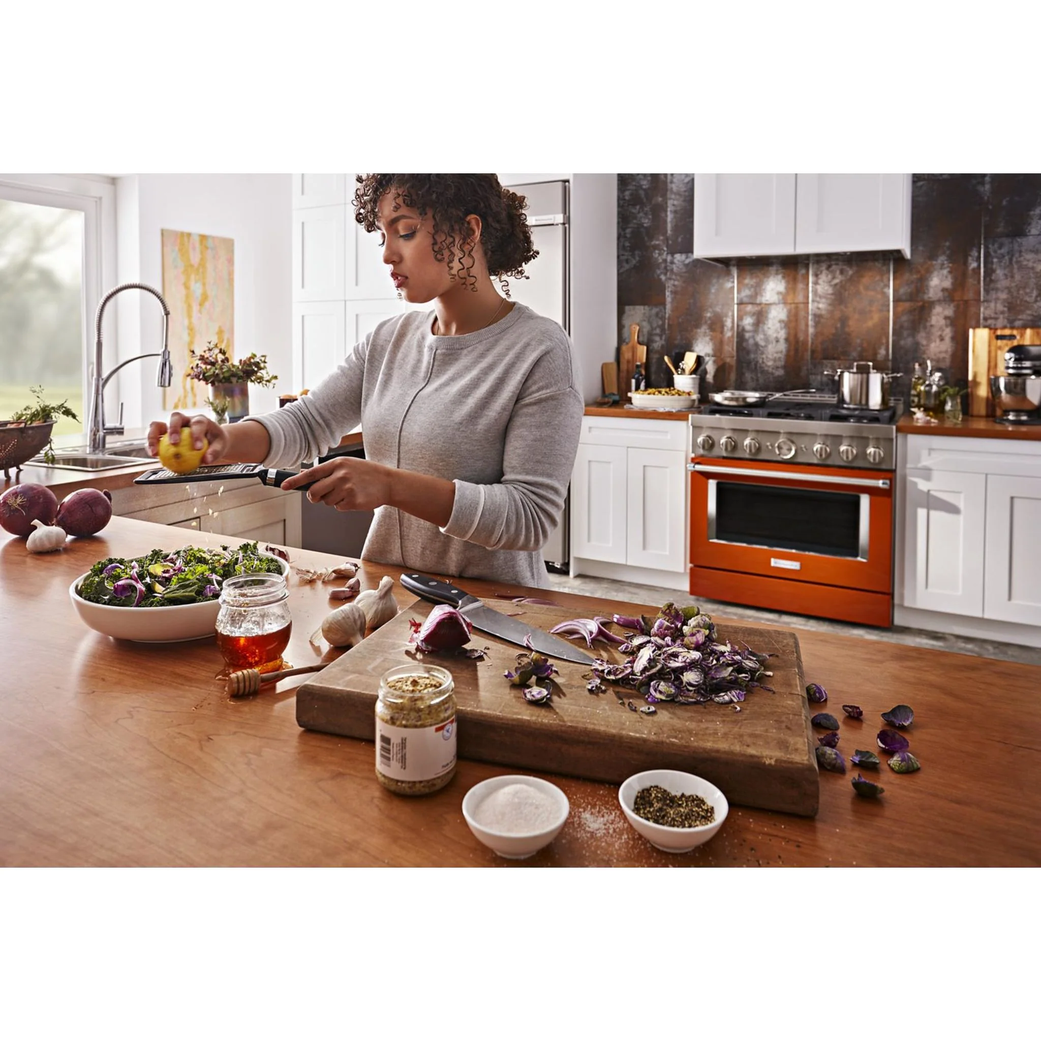 KitchenAid 36'' Smart Commercial-Style Dual Fuel Range with 6 Burners - Scorched Orange (KFDC506JSC) - Image 15