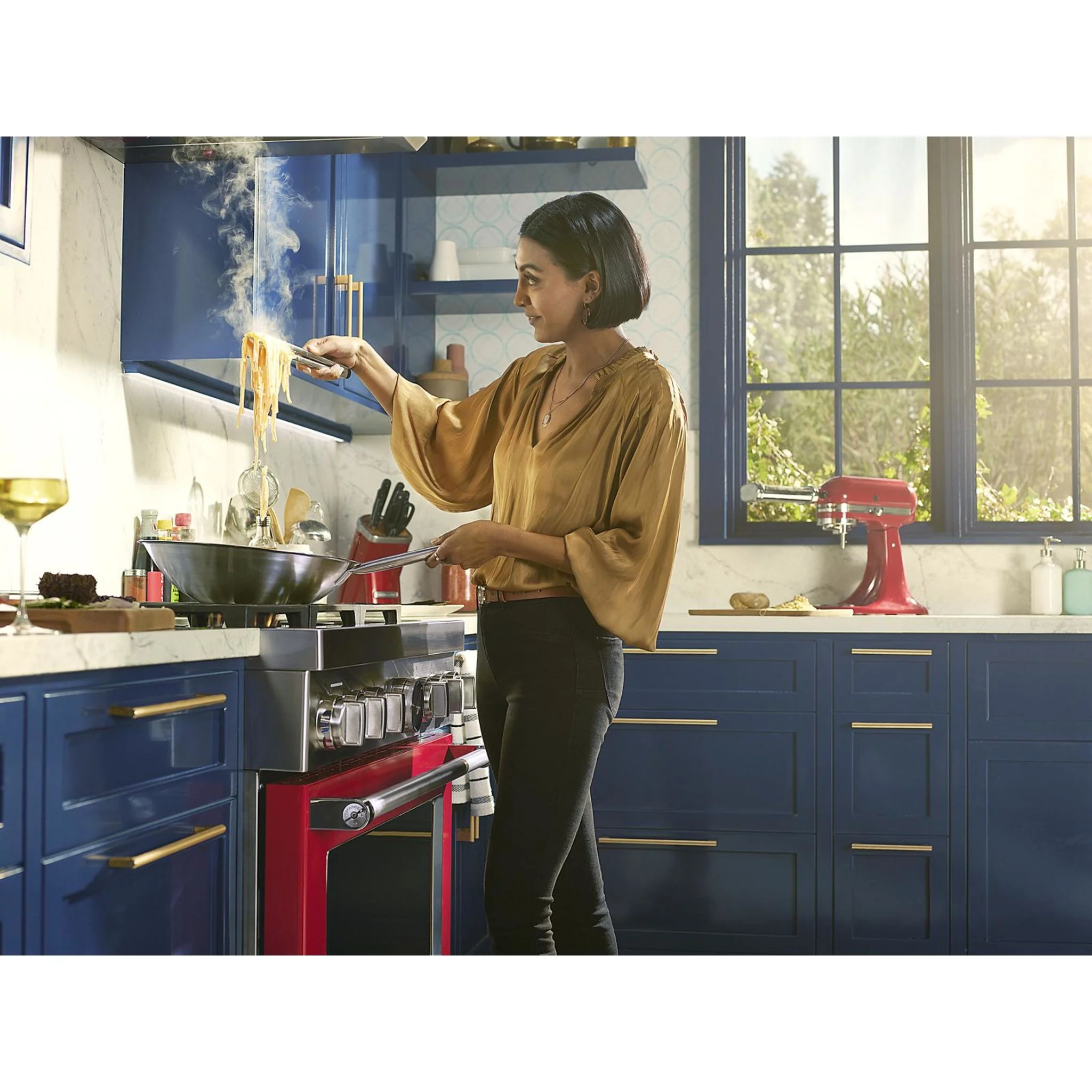KitchenAid 36'' Smart Commercial-Style Gas Range with 6 Burners - Passion Red (KFGC506JPA) - Image 60
