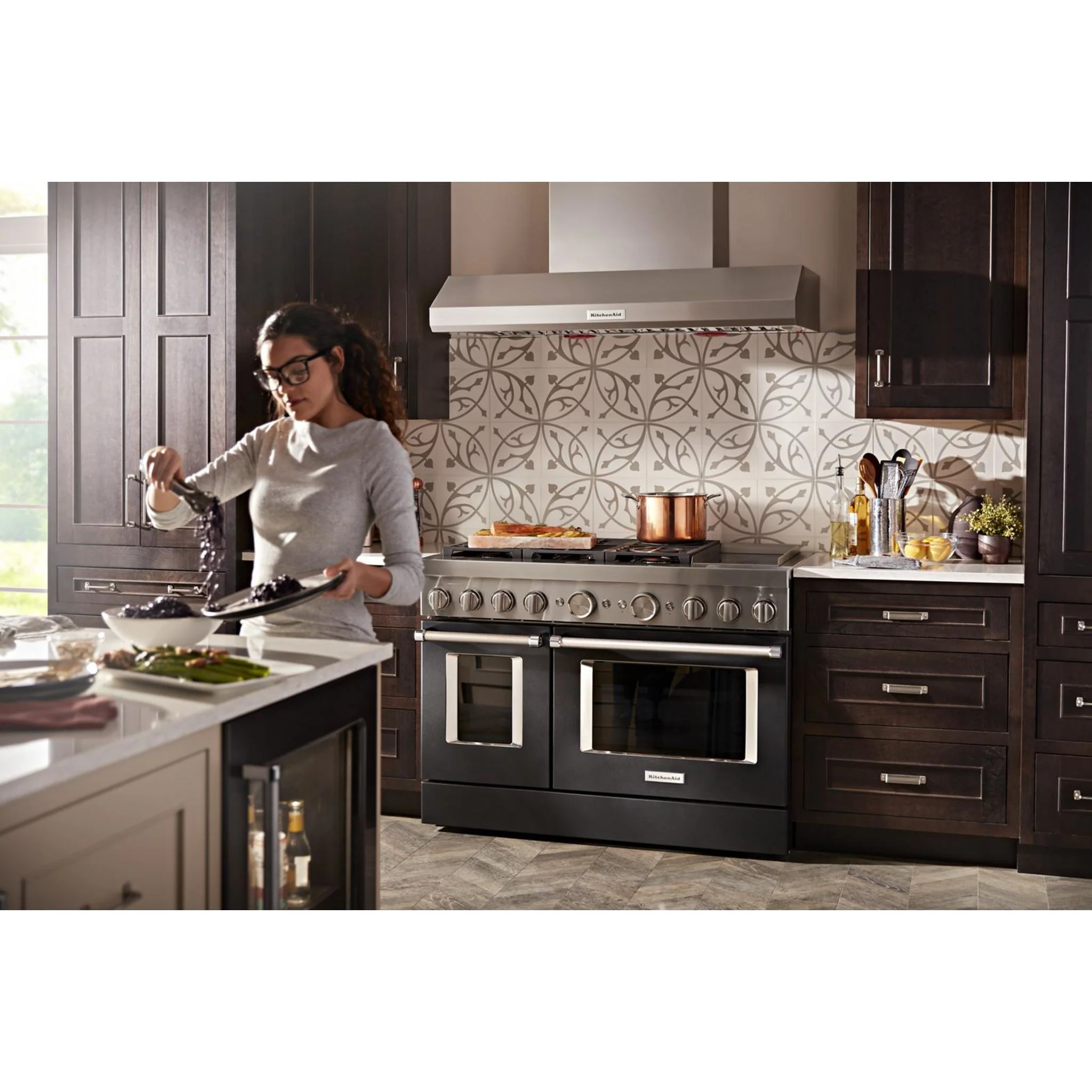 KitchenAid  48'' Smart Commercial-Style Dual Fuel Range with Griddle - Imperial Black (KFDC558JBK) - Image 24