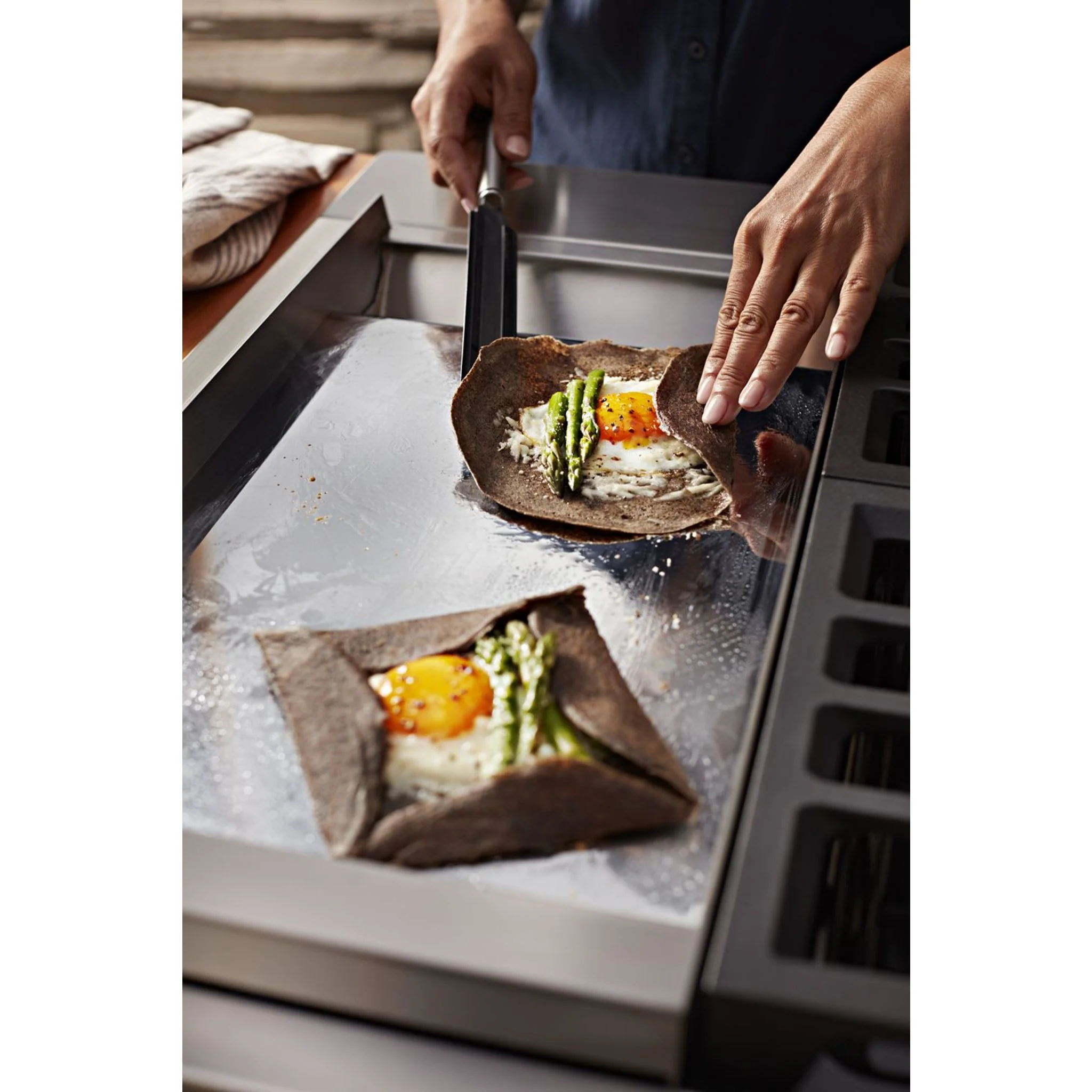KitchenAid 48'' Smart Commercial-Style Gas Range with Griddle - Yellow Pepper (KFGC558JYP) - Image 28