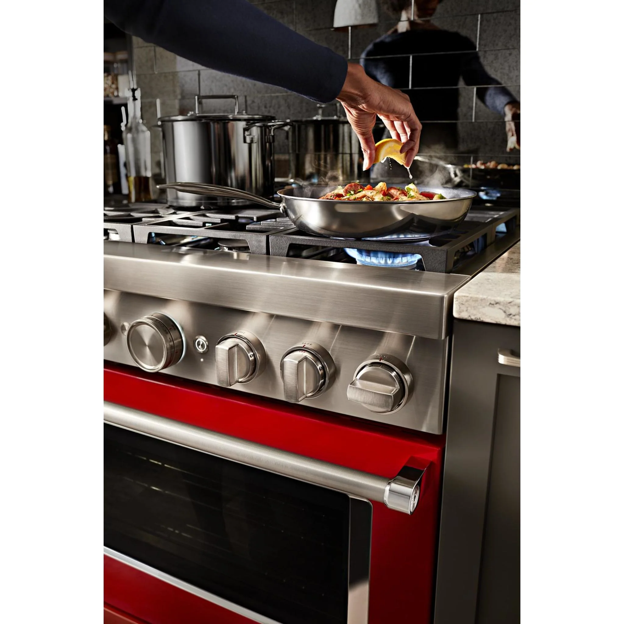 KitchenAid 36'' Smart Commercial-Style Dual Fuel Range with 6 Burners - Passion Red (KFDC506JPA) - Image 6