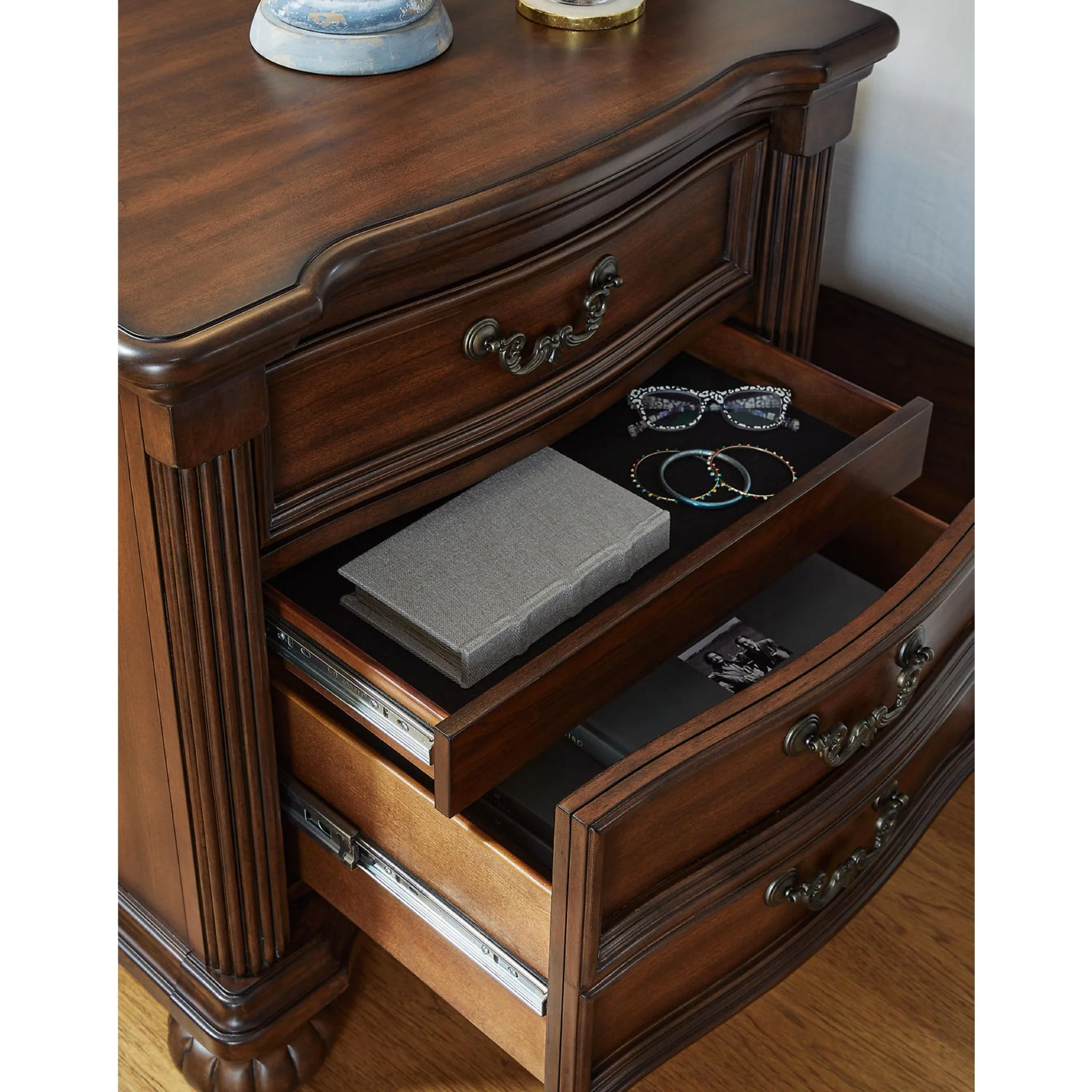 Lavinton Nightstand - Brown - Image 3