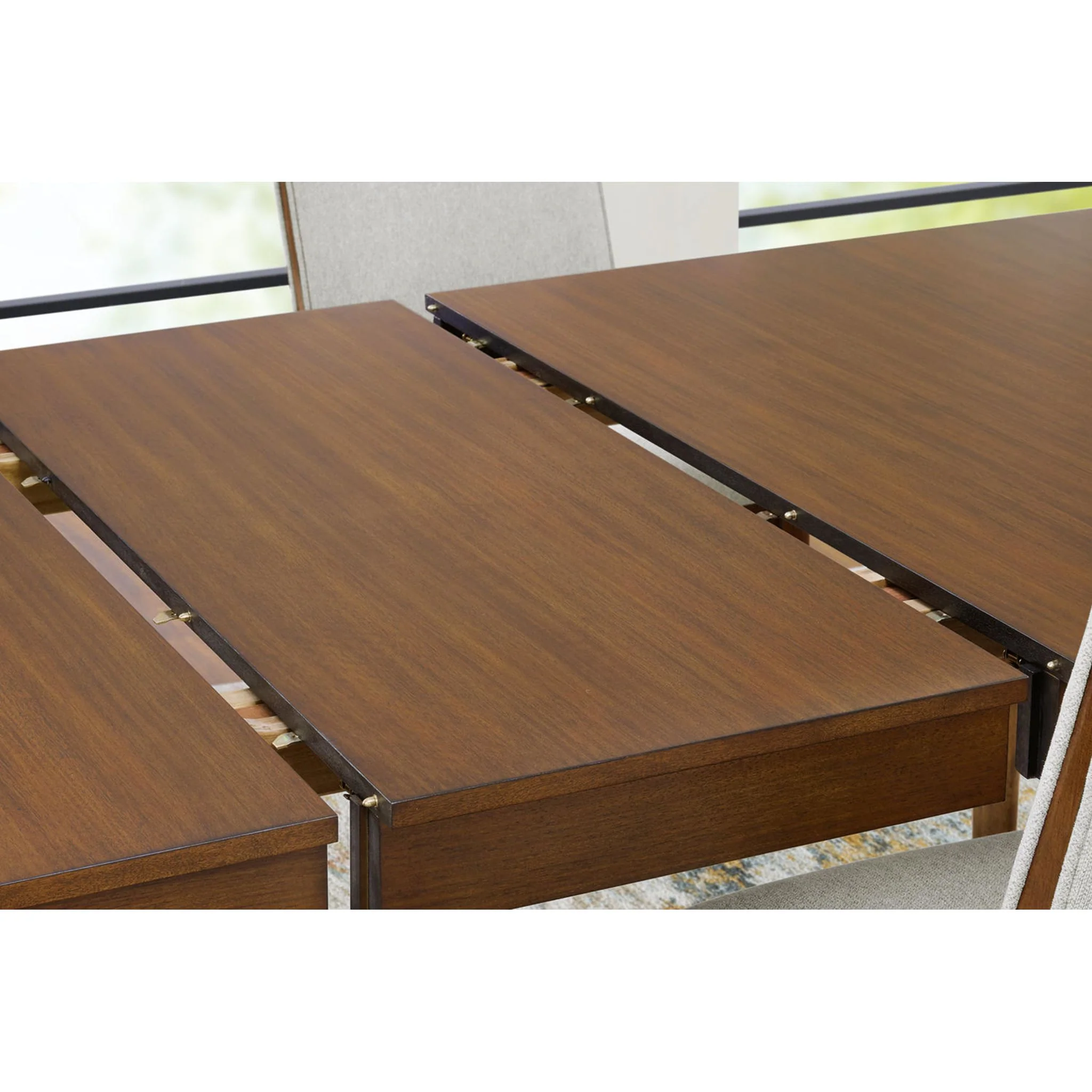 Lyncott Dining Set - Image 12