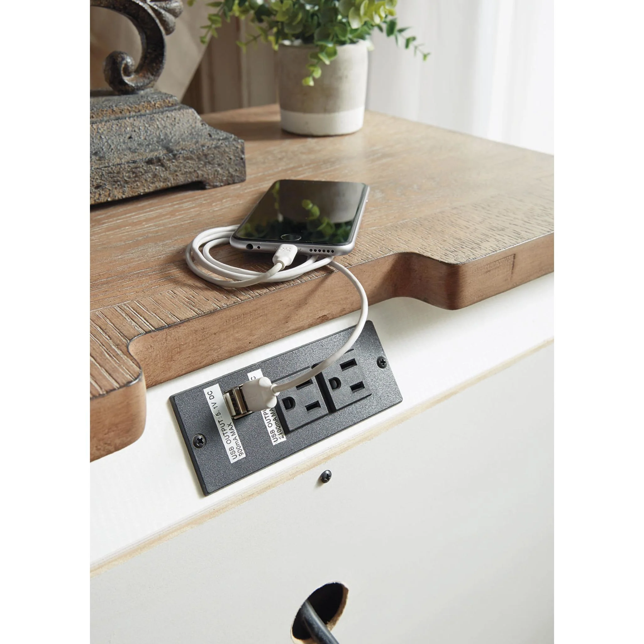Realyn Nightstand - White - Image 21