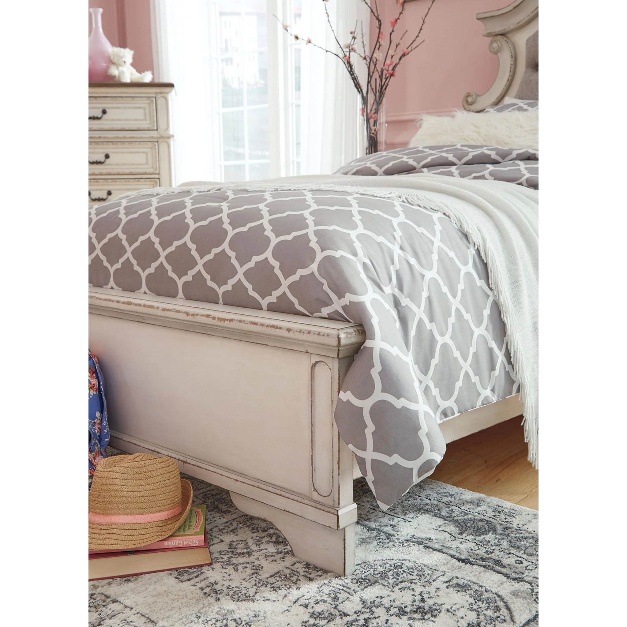 Realyn Panel Bed - White - Image 27