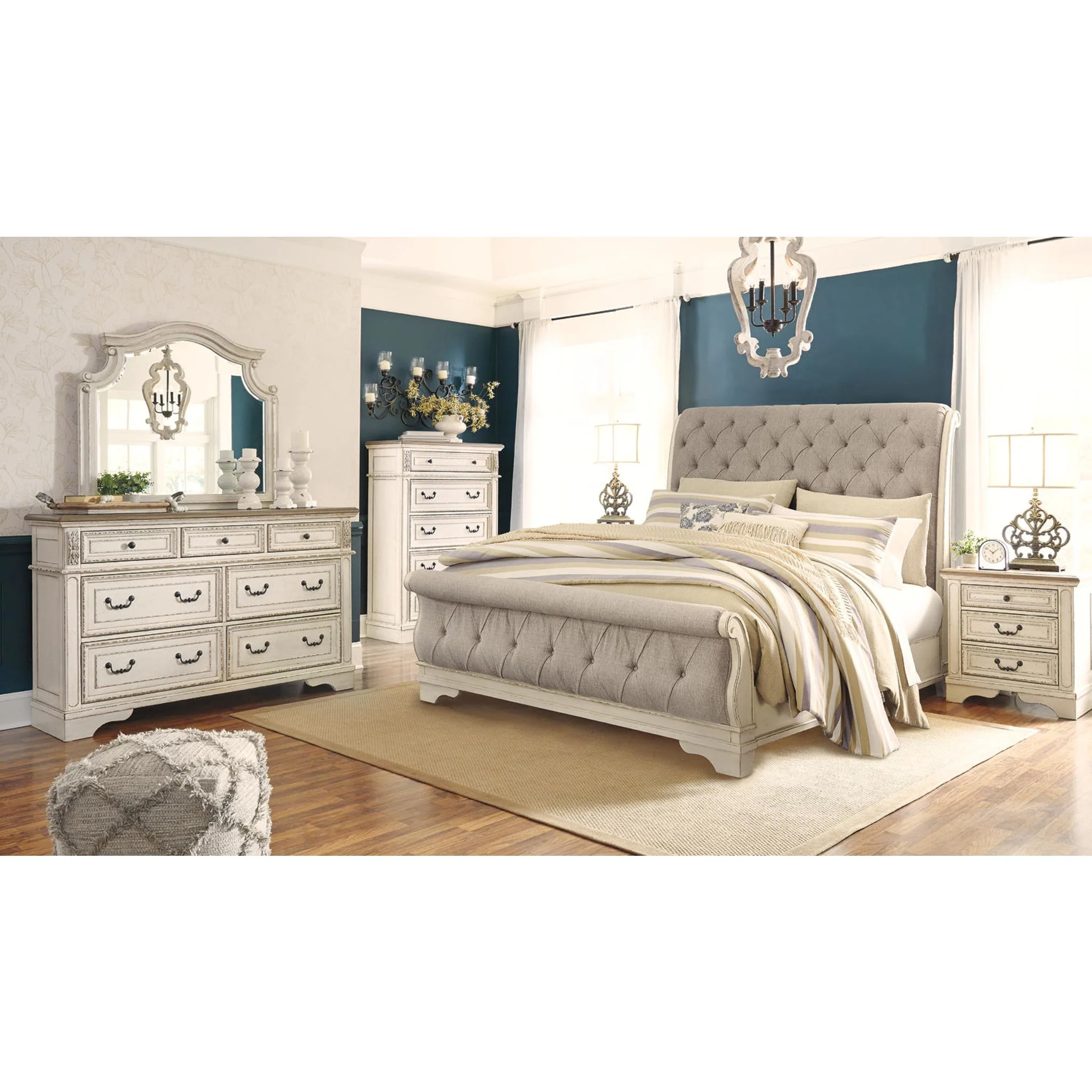 Realyn Sleigh Bed - Image 11