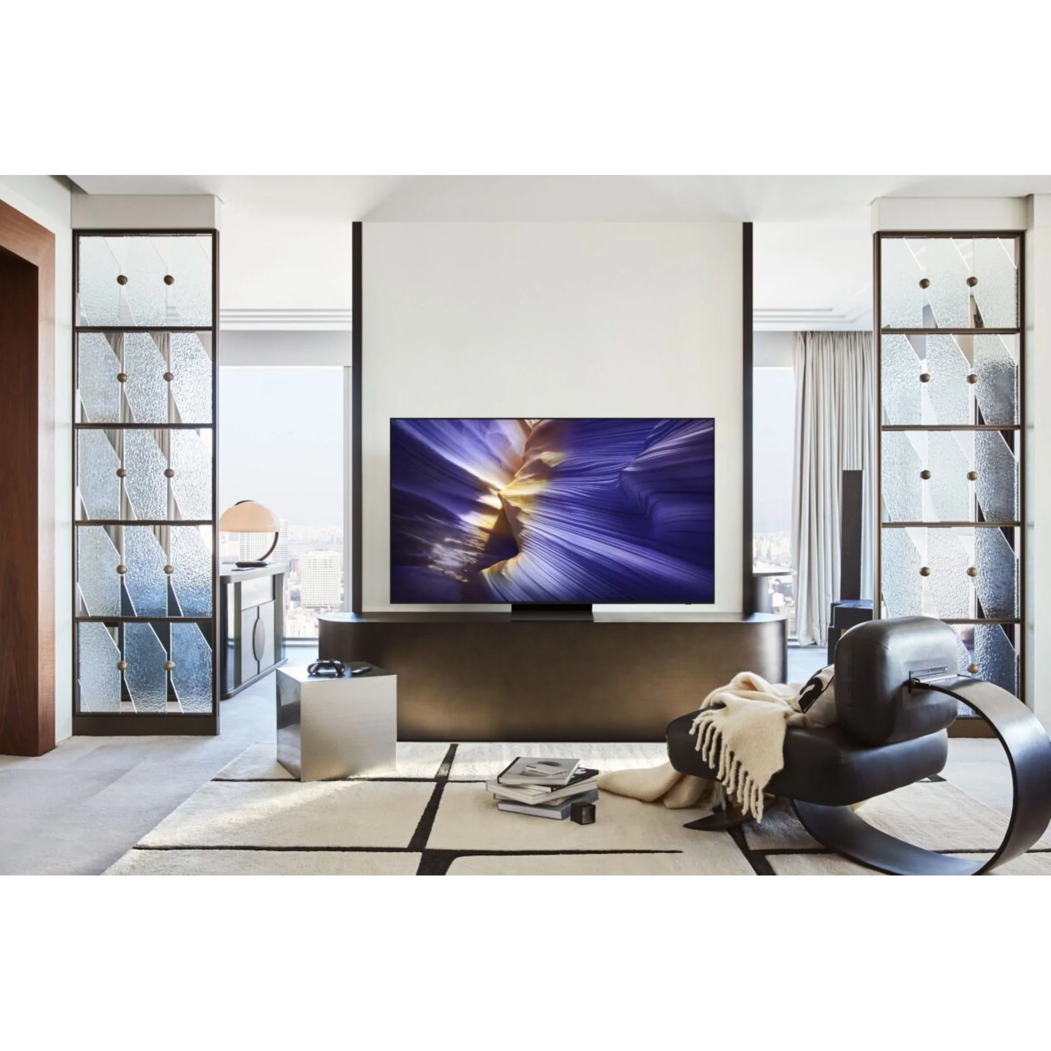 Samsung 48" OLED 4K Smart TV (QN48S90FAEXZC) - Graphite Black - Image 6