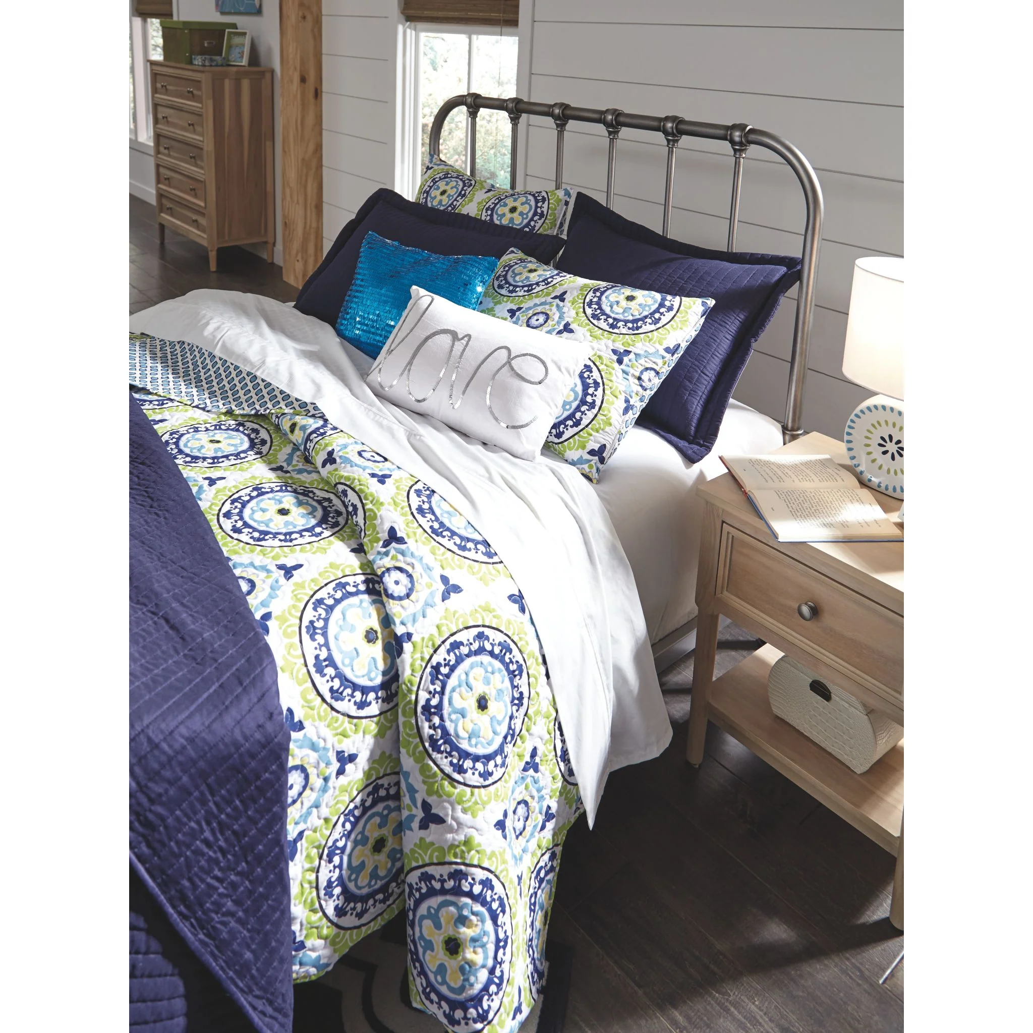 Sarasota Queen Metal Bed - Silver - Image 7