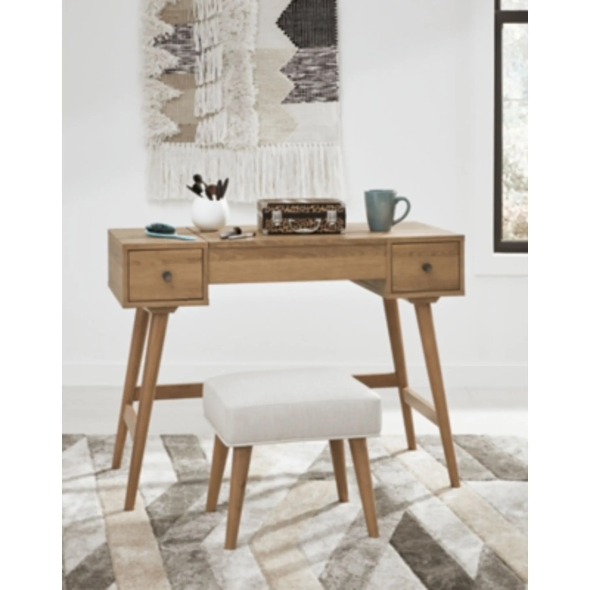 Thadamere Vanity Set - Light Brown - Image 2