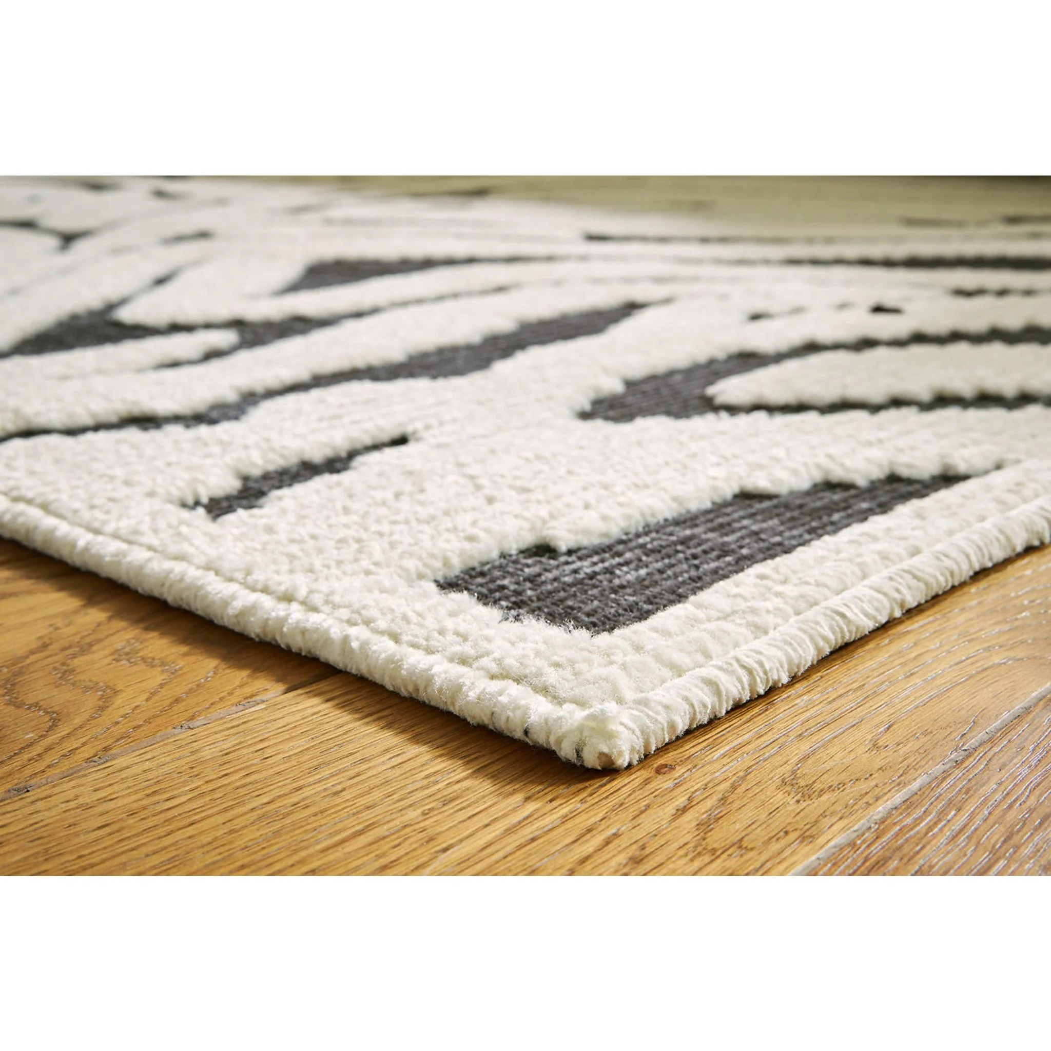 Thomwith Area Rug - 5'x7' - Image 2