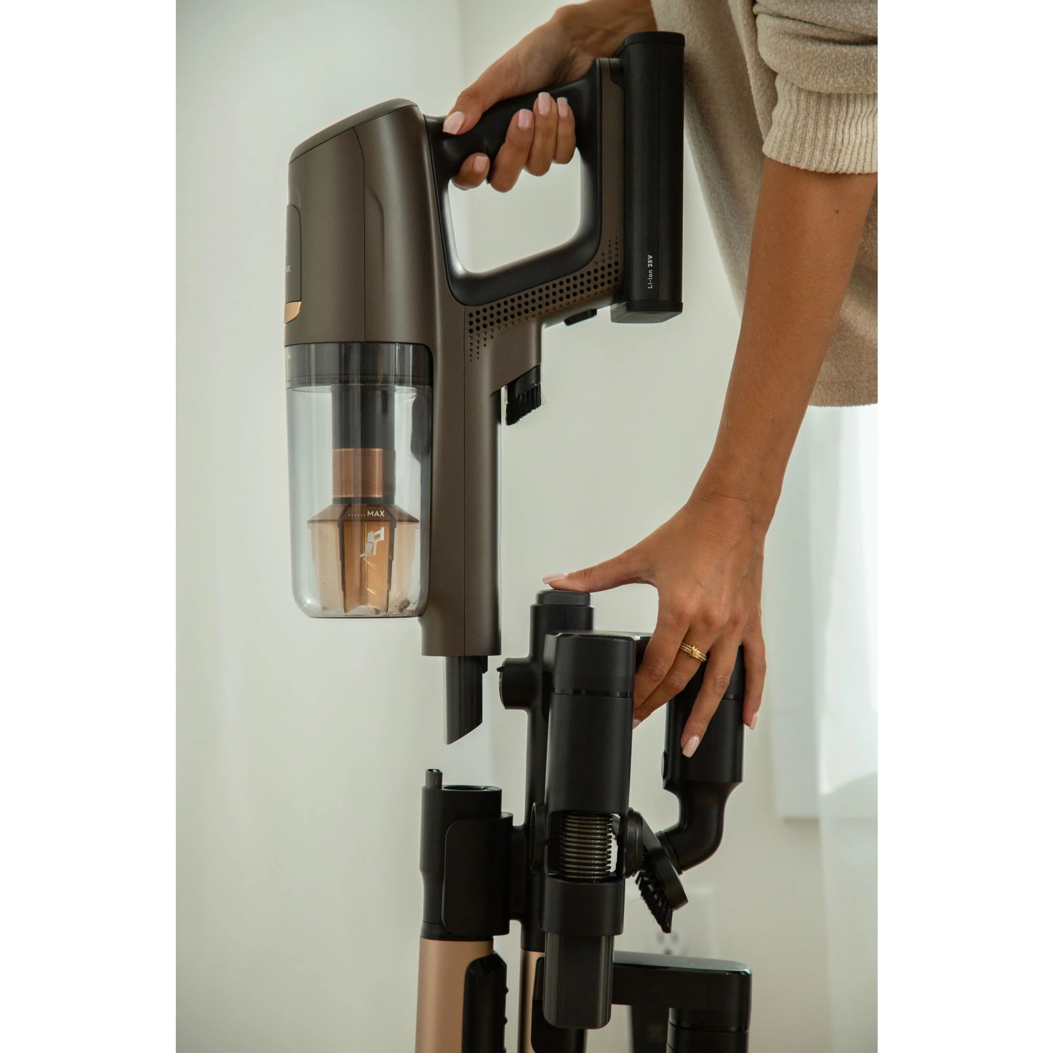 Electrolux Ultimate800 Complete Home Vacuum (EHVS85W3AM) - Image 3