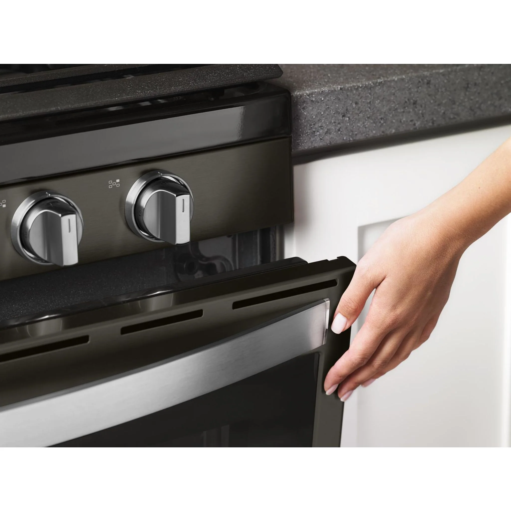 Whirlpool 5.8 cu. ft. Freestanding Gas Range with Frozen Bake Technology (WFG775H0HV) - Image 18