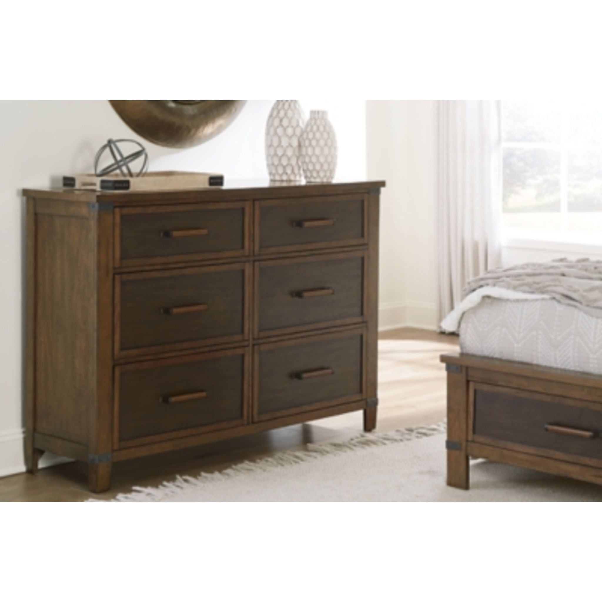 Wyattfield 4 Piece Bedroom Package - Two-tone - Image 2