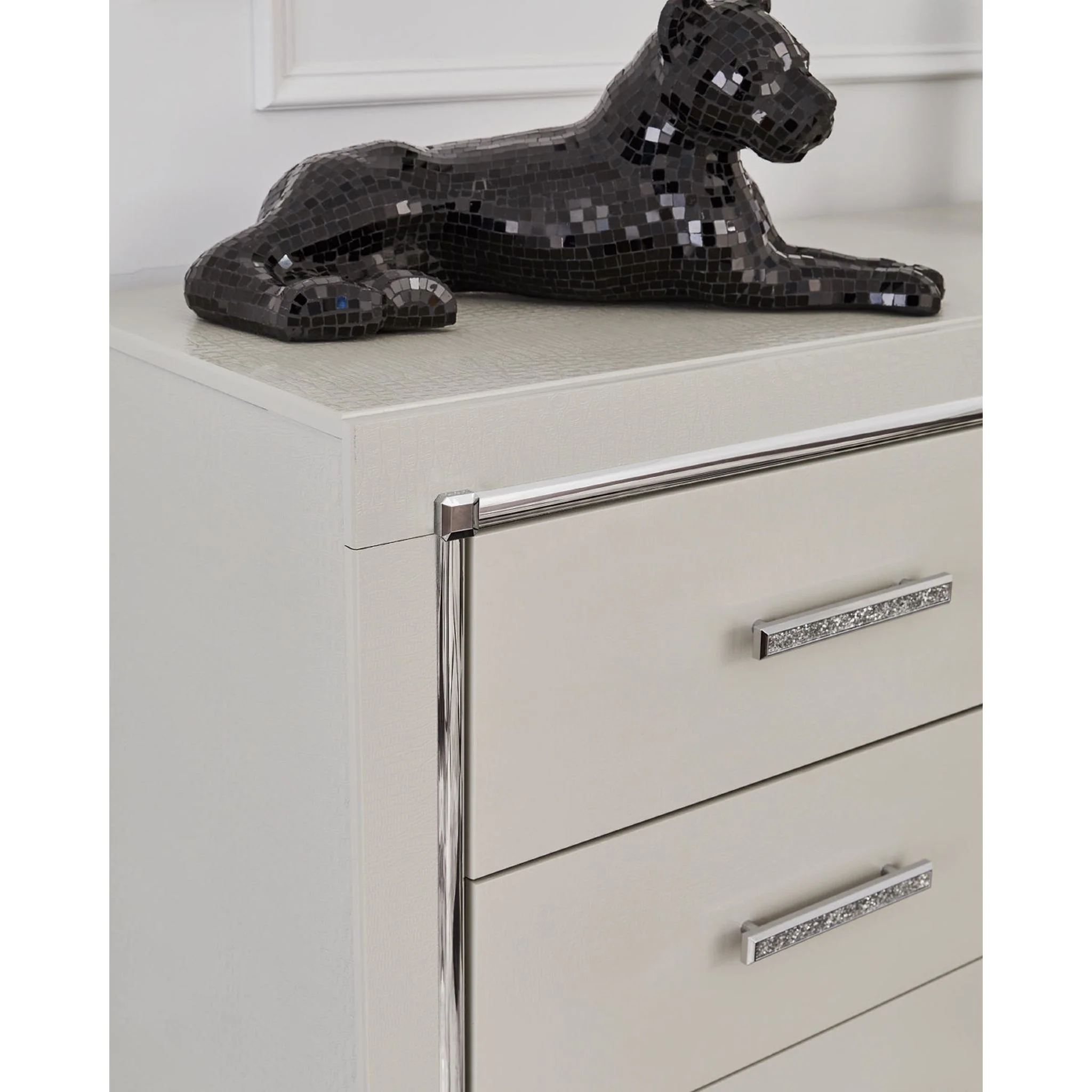 Zyniden Dresser - Silver - Image 4