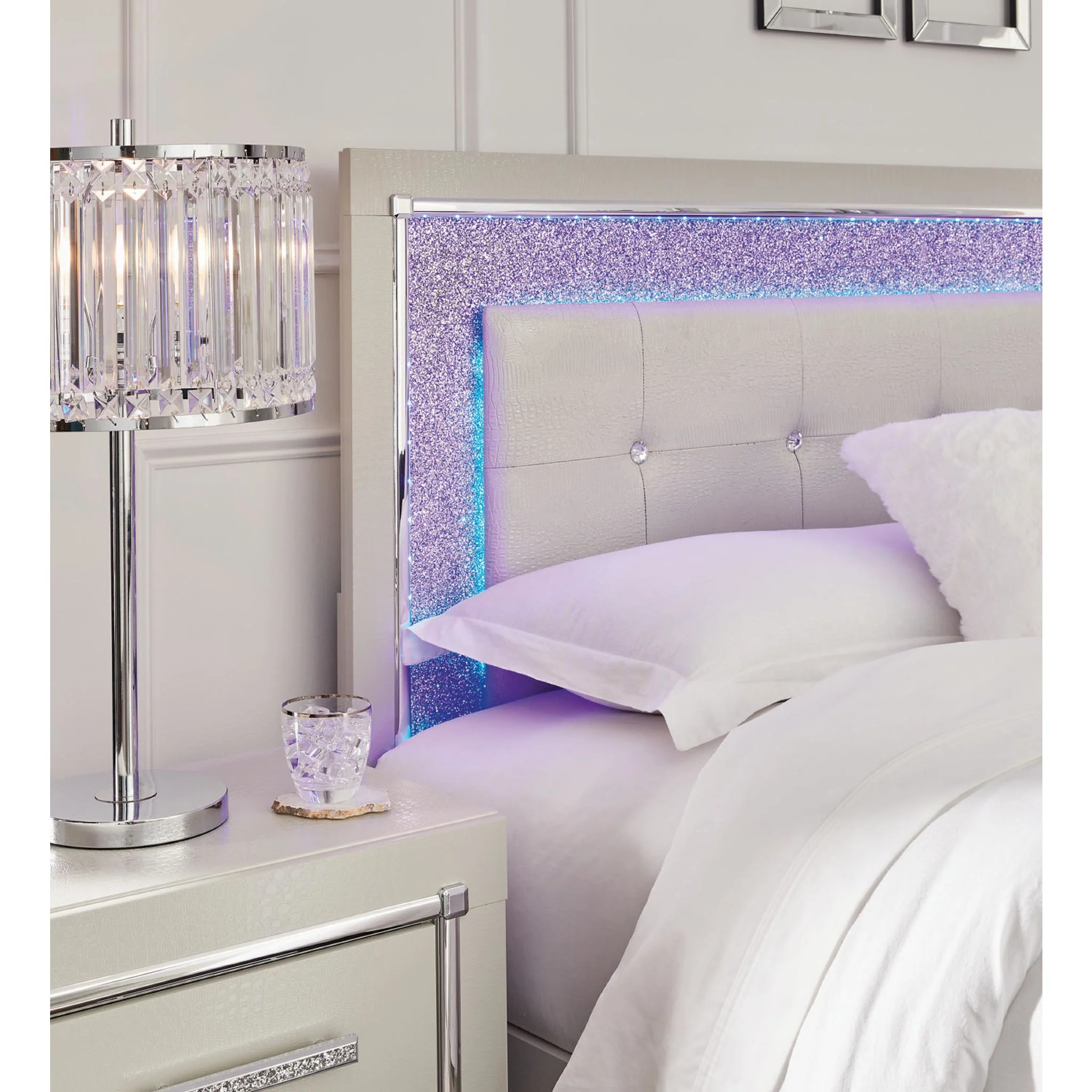 Zyniden King Upholstered Bed - Silver - Image 7